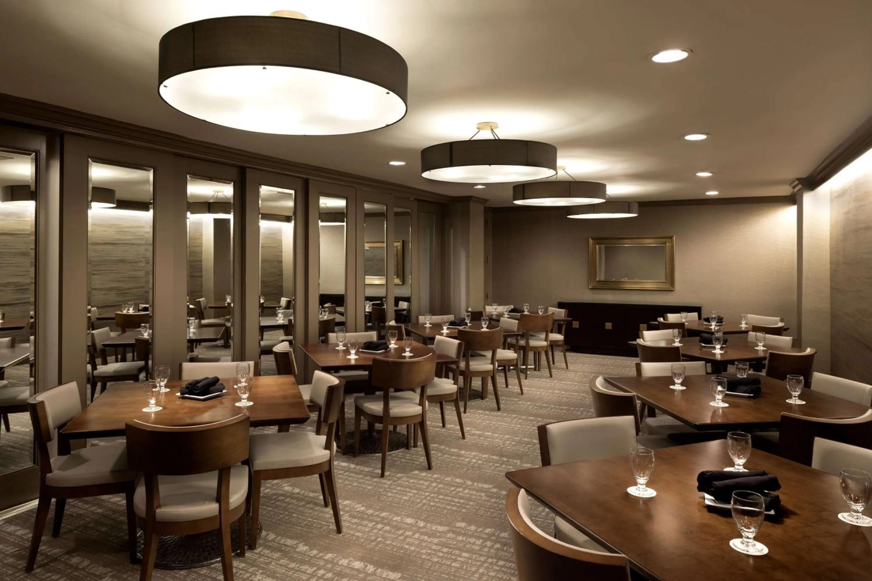 Restaurant/places to eat in DoubleTree by Hilton Hotel Dallas Campbell Centre