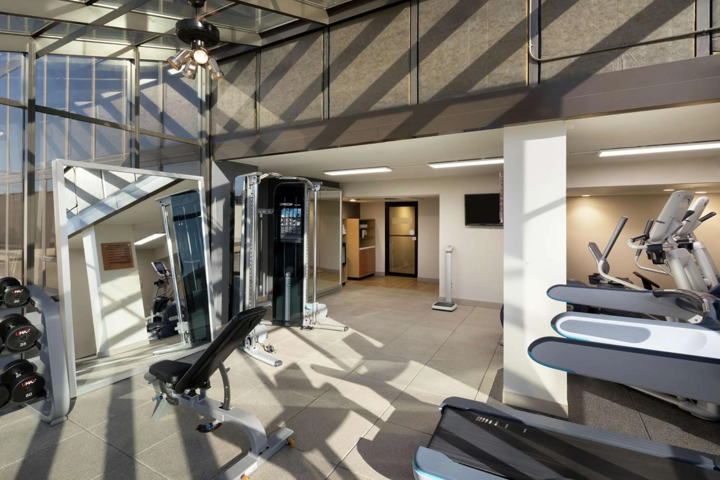 Fitness centre/facilities in DoubleTree by Hilton Hotel Dallas Campbell Centre