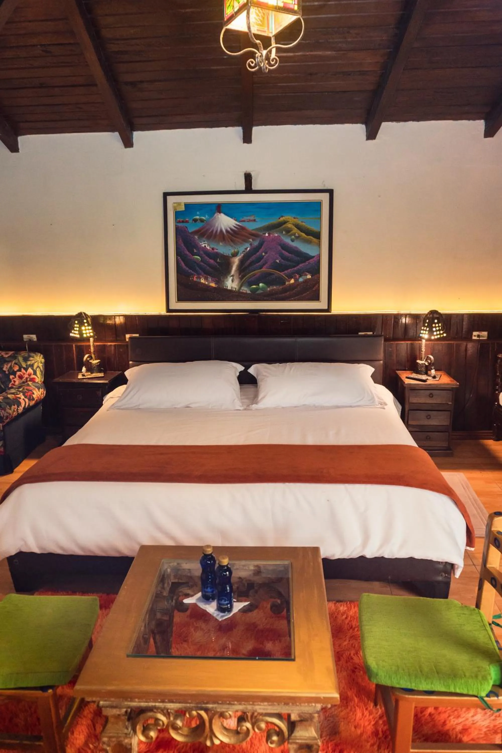 Communal lounge/ TV room, Bed in Spa Hosteria Miramelindo