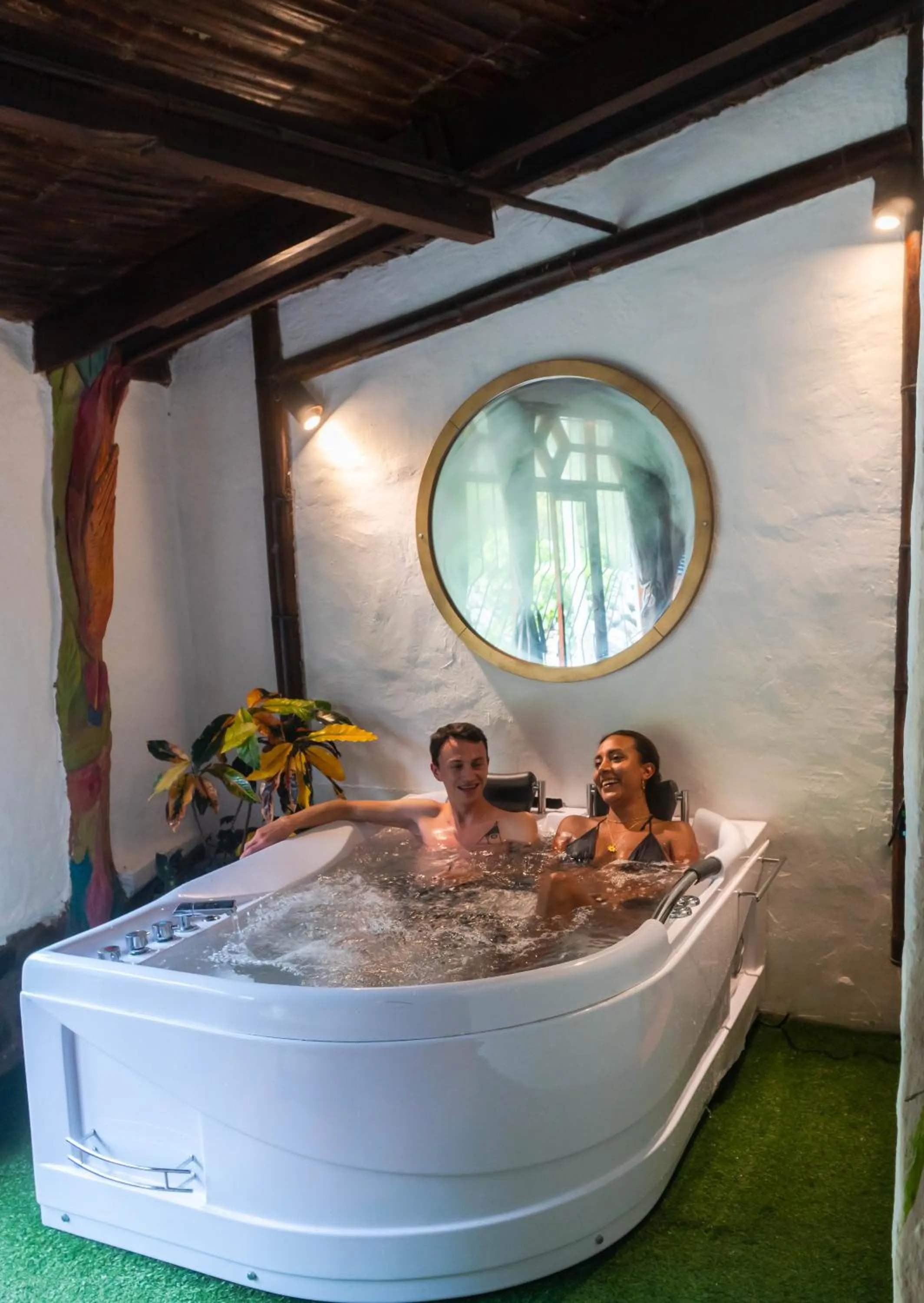 People in Spa Hosteria Miramelindo