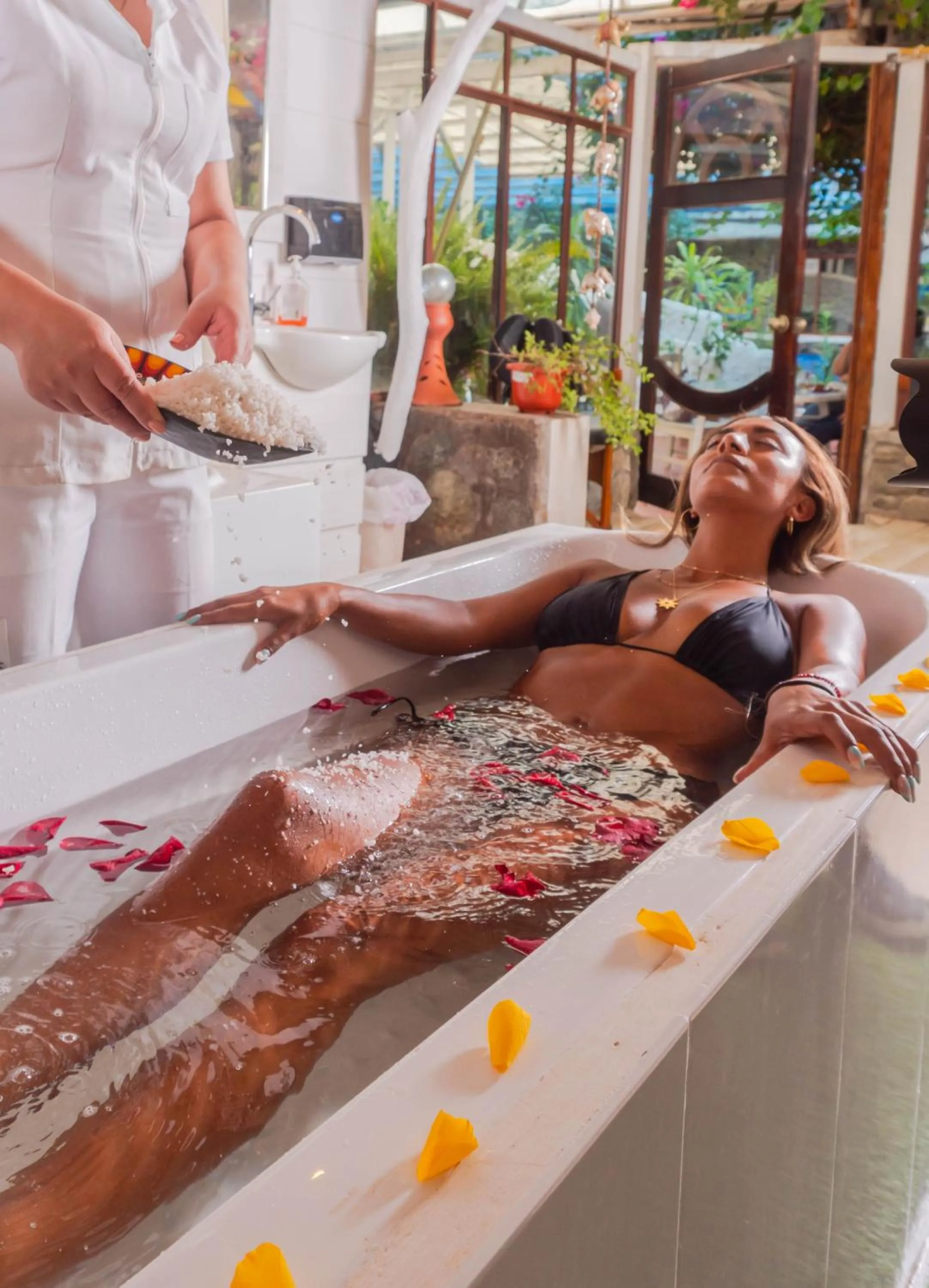 People in Spa Hosteria Miramelindo