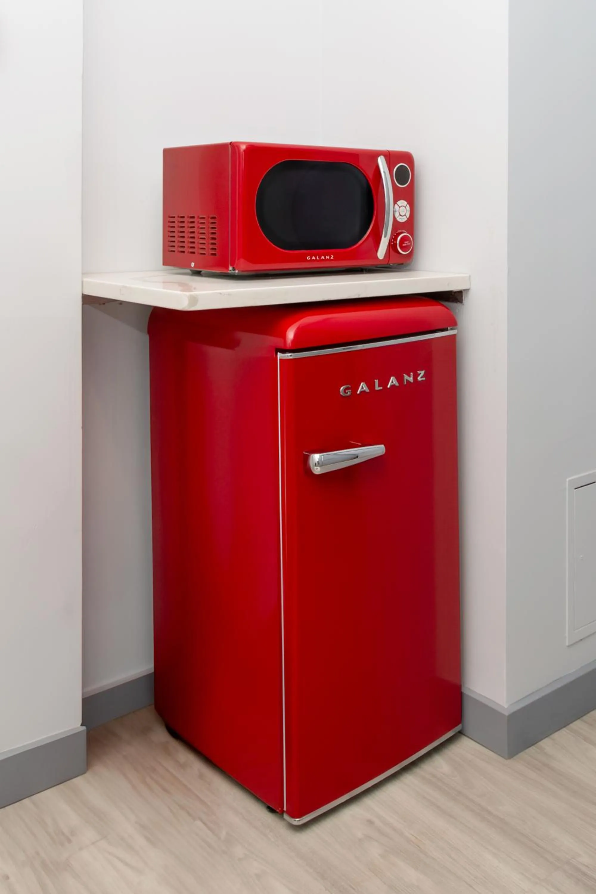 microwave in Hotel St. James