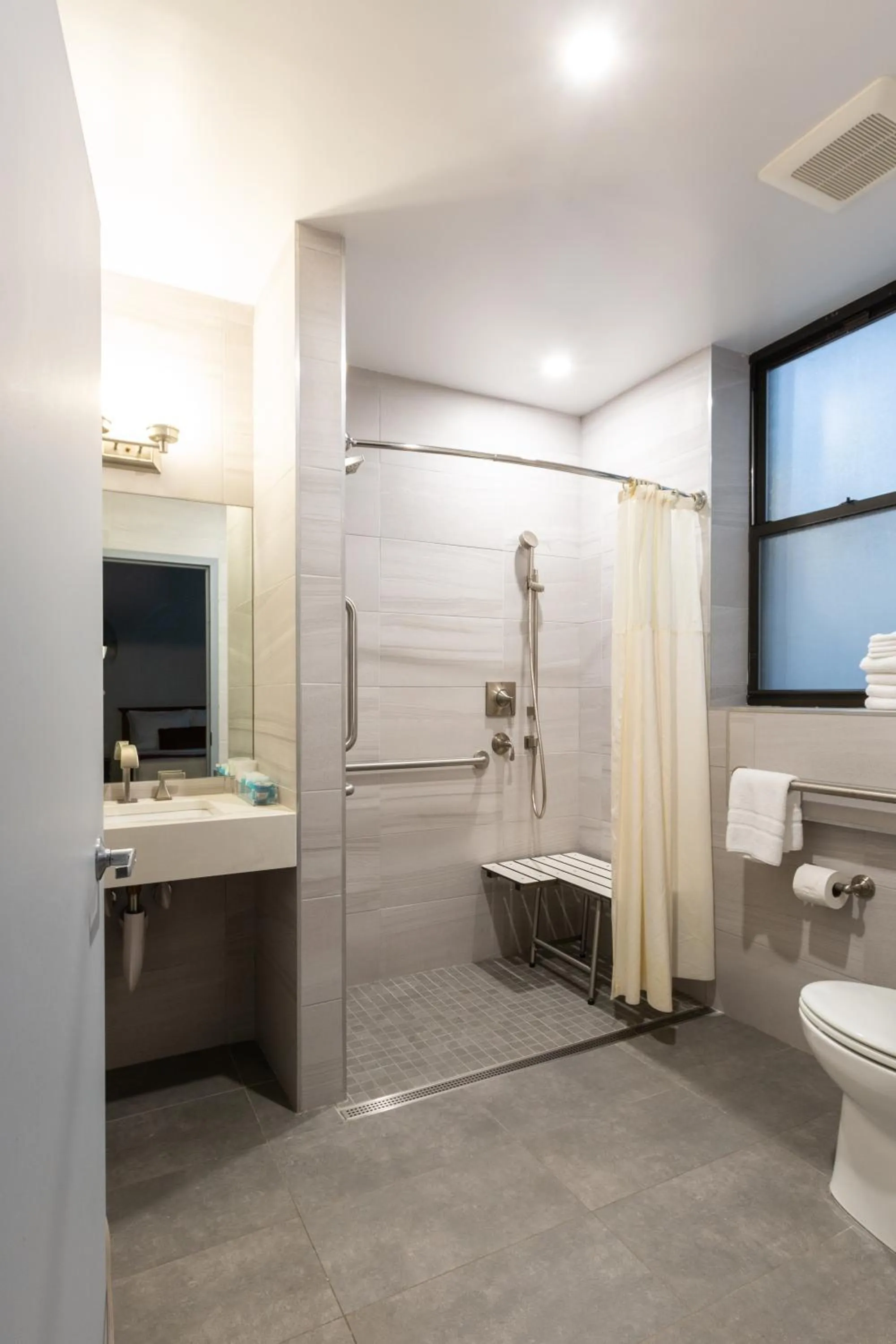 Shower in Hotel St. James