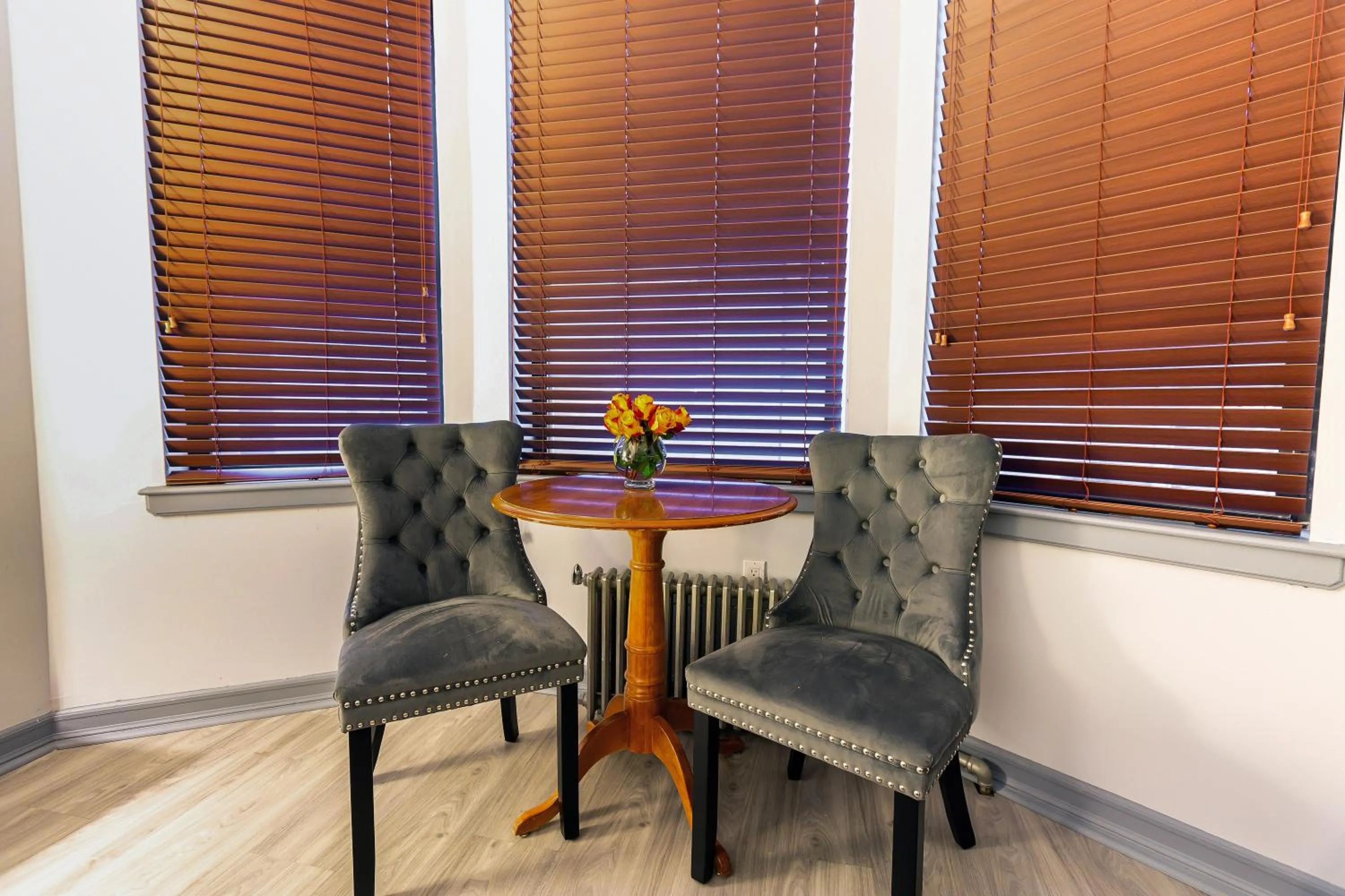 Seating area in Hotel St. James