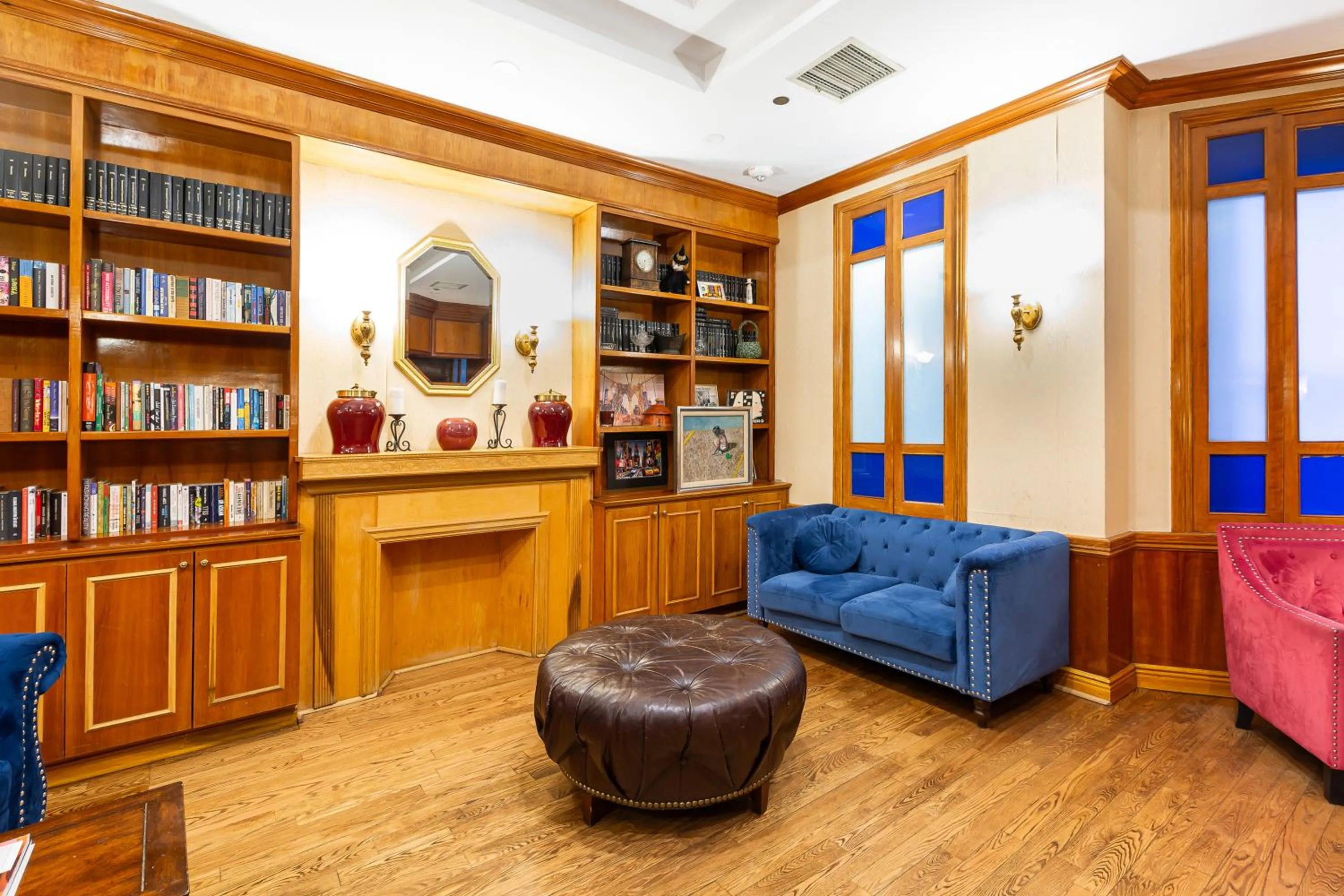 Communal lounge/ TV room in Hotel St. James