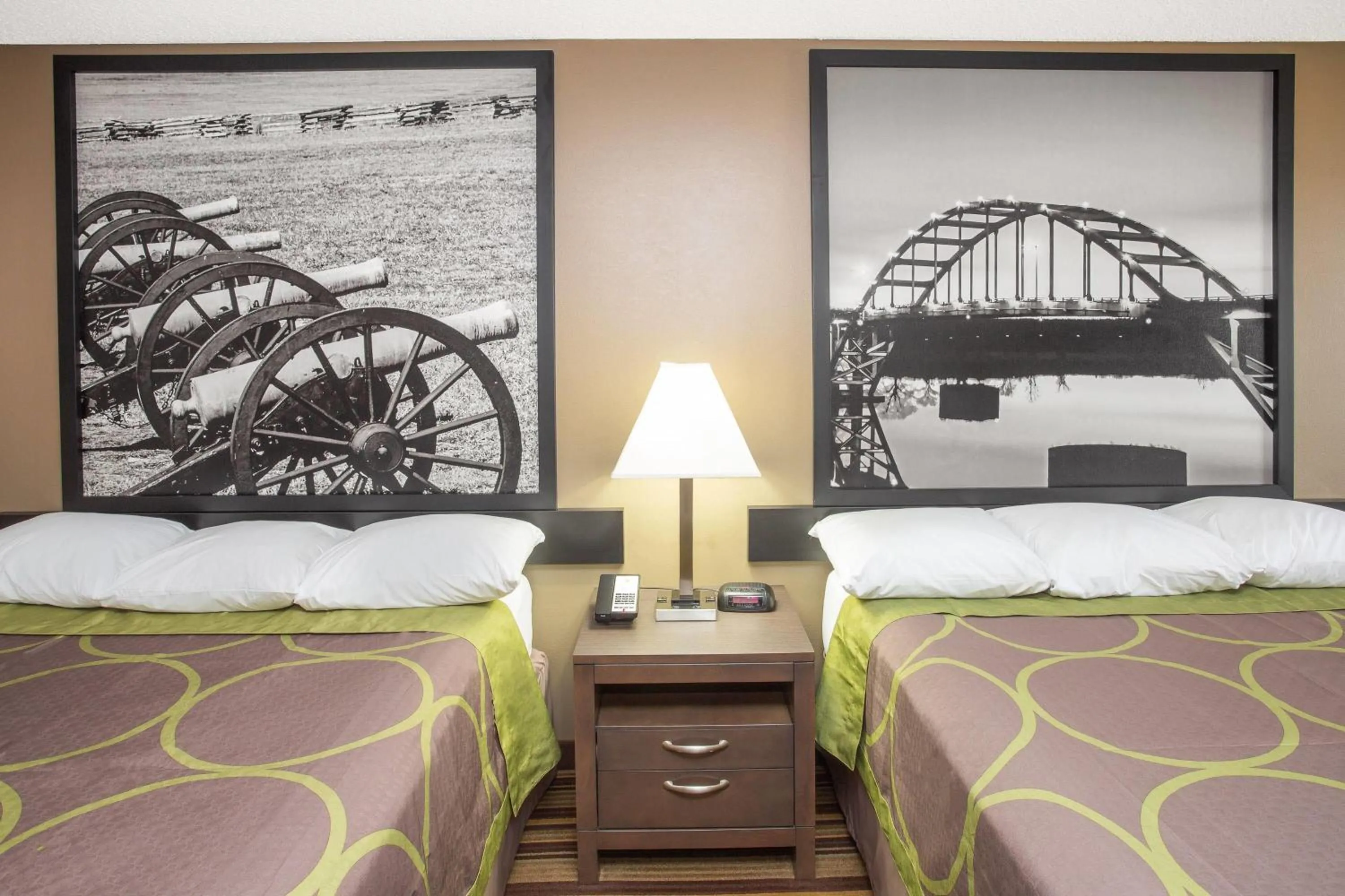 Photo of the whole room, Bed in Super 8 by Wyndham Springdale AR