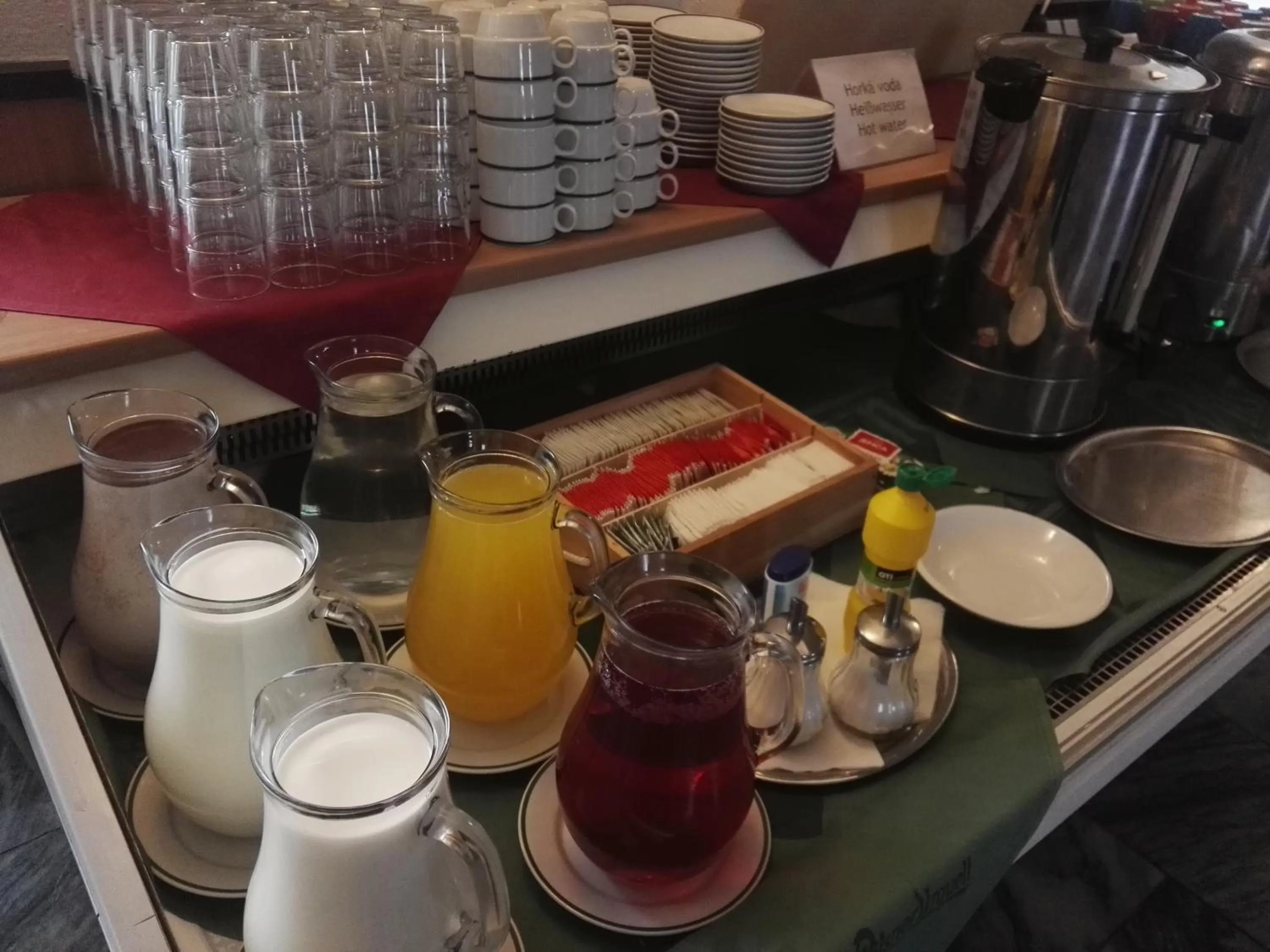 Breakfast in Hotel Jestřábí