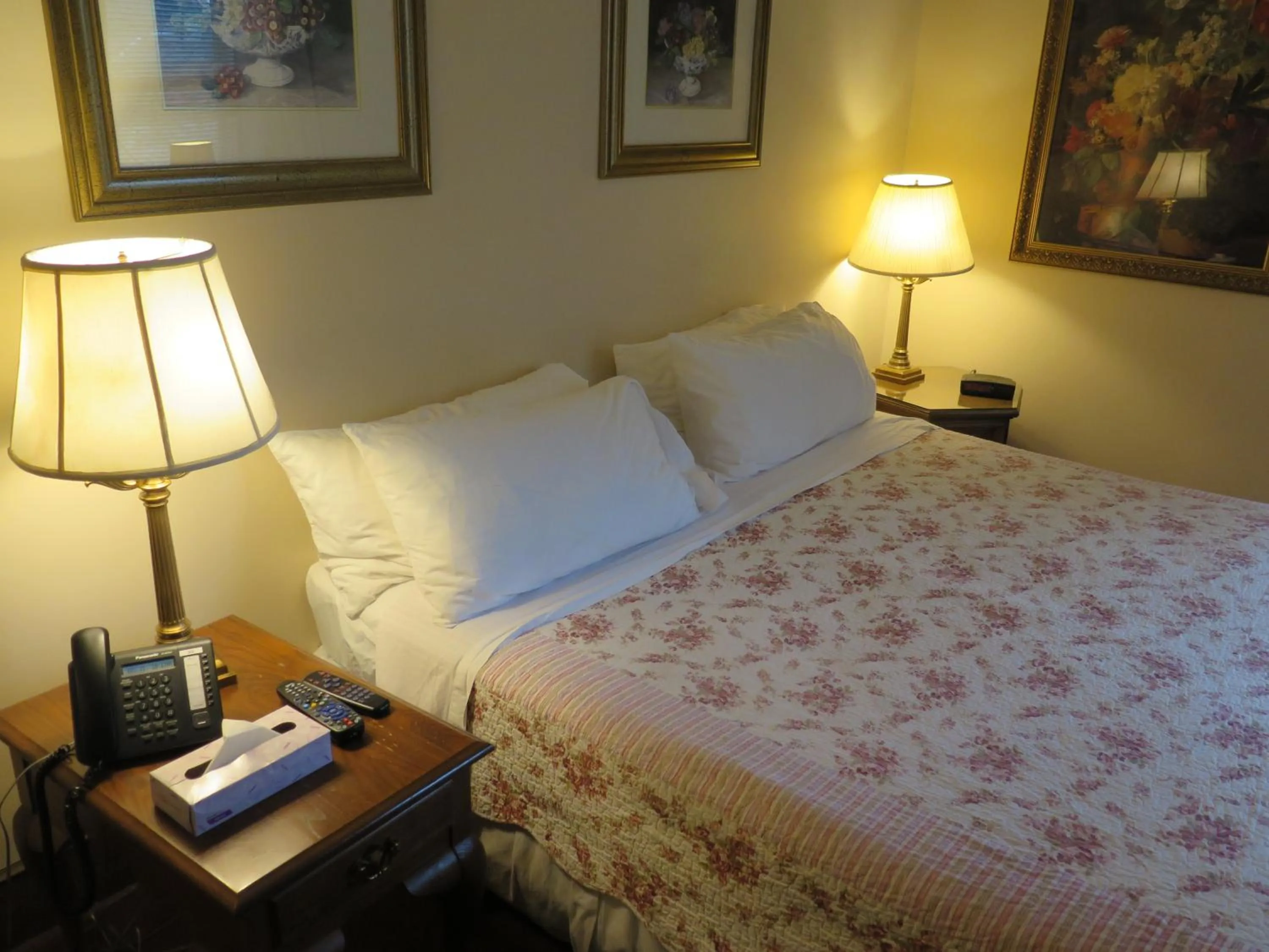 Bedroom, Bed in Madison Manor Boutique Hotel