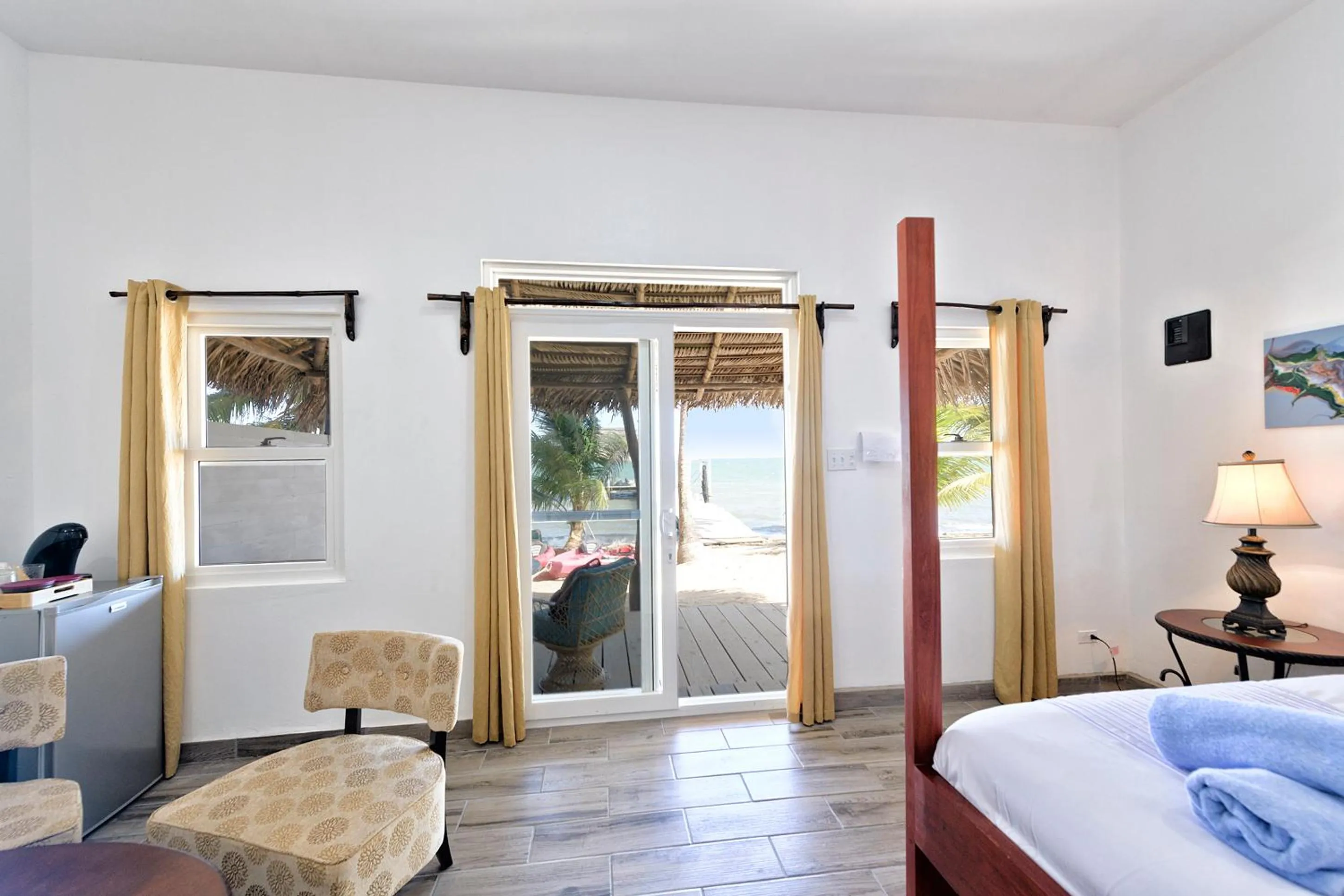 Bed in Parrot Cove Lodge