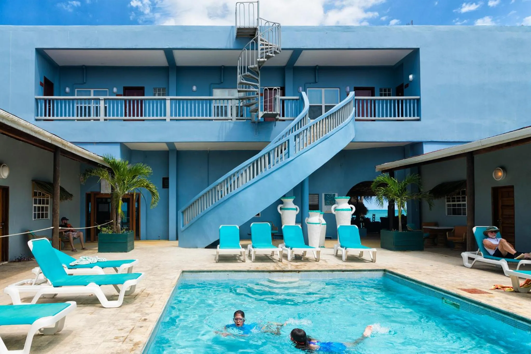 Swimming pool in Parrot Cove Lodge