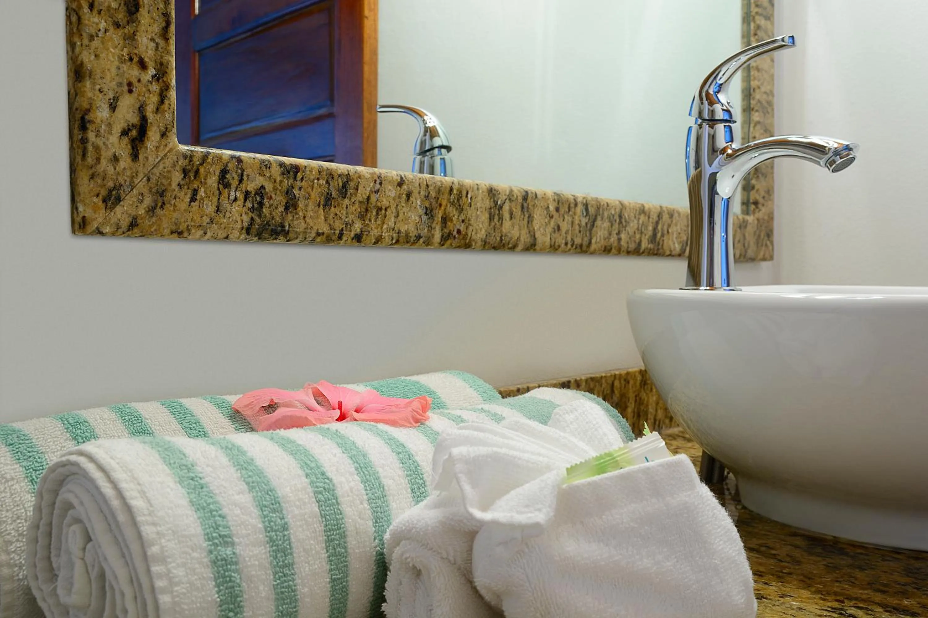 Decorative detail, Bed in Parrot Cove Lodge