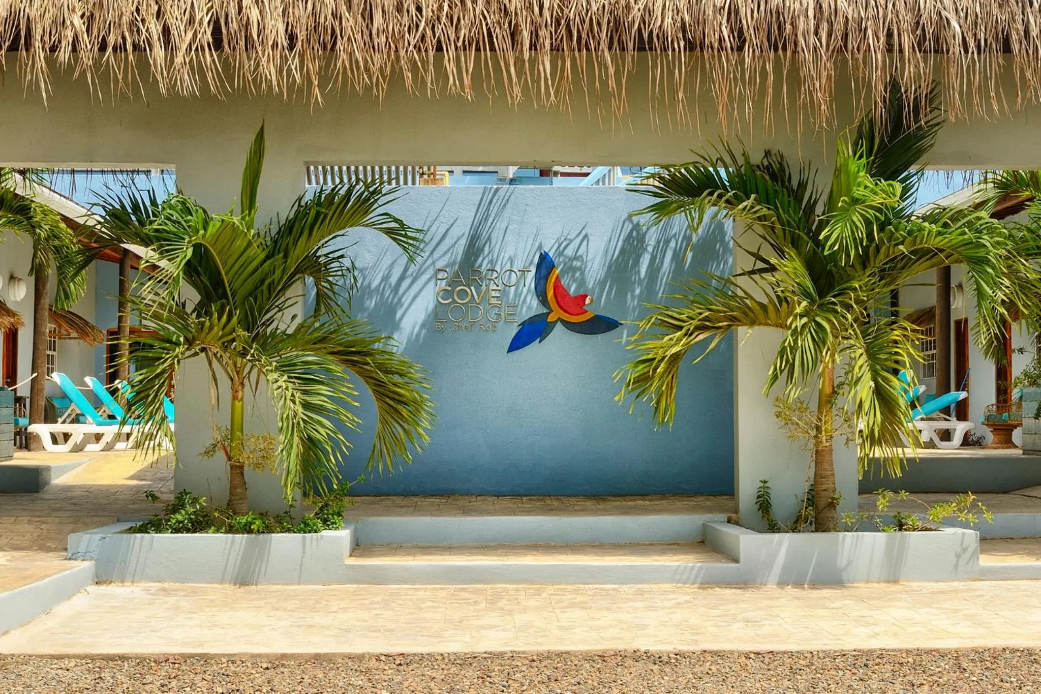 Property building in Parrot Cove Lodge