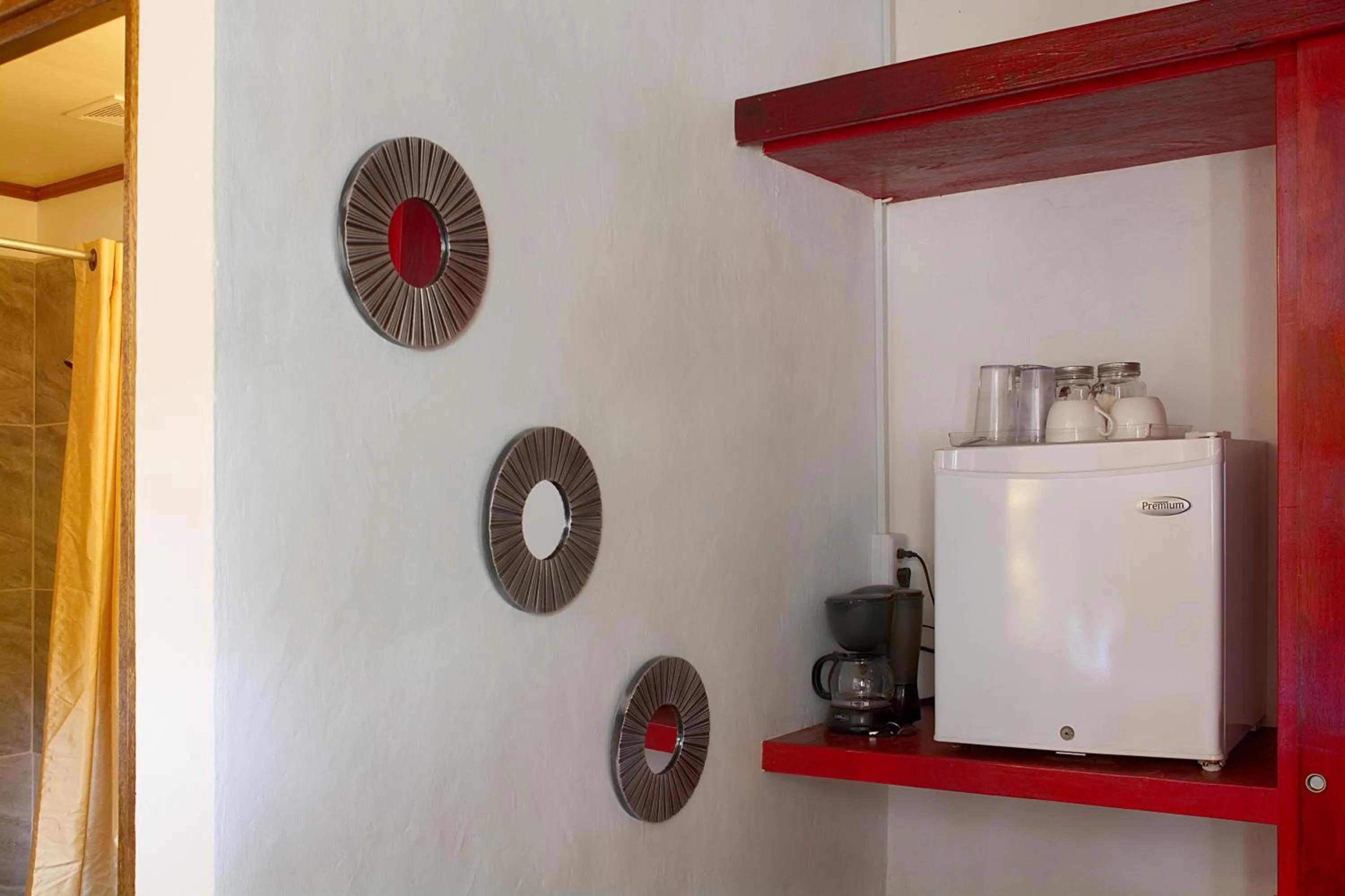 Coffee/tea facilities in Parrot Cove Lodge