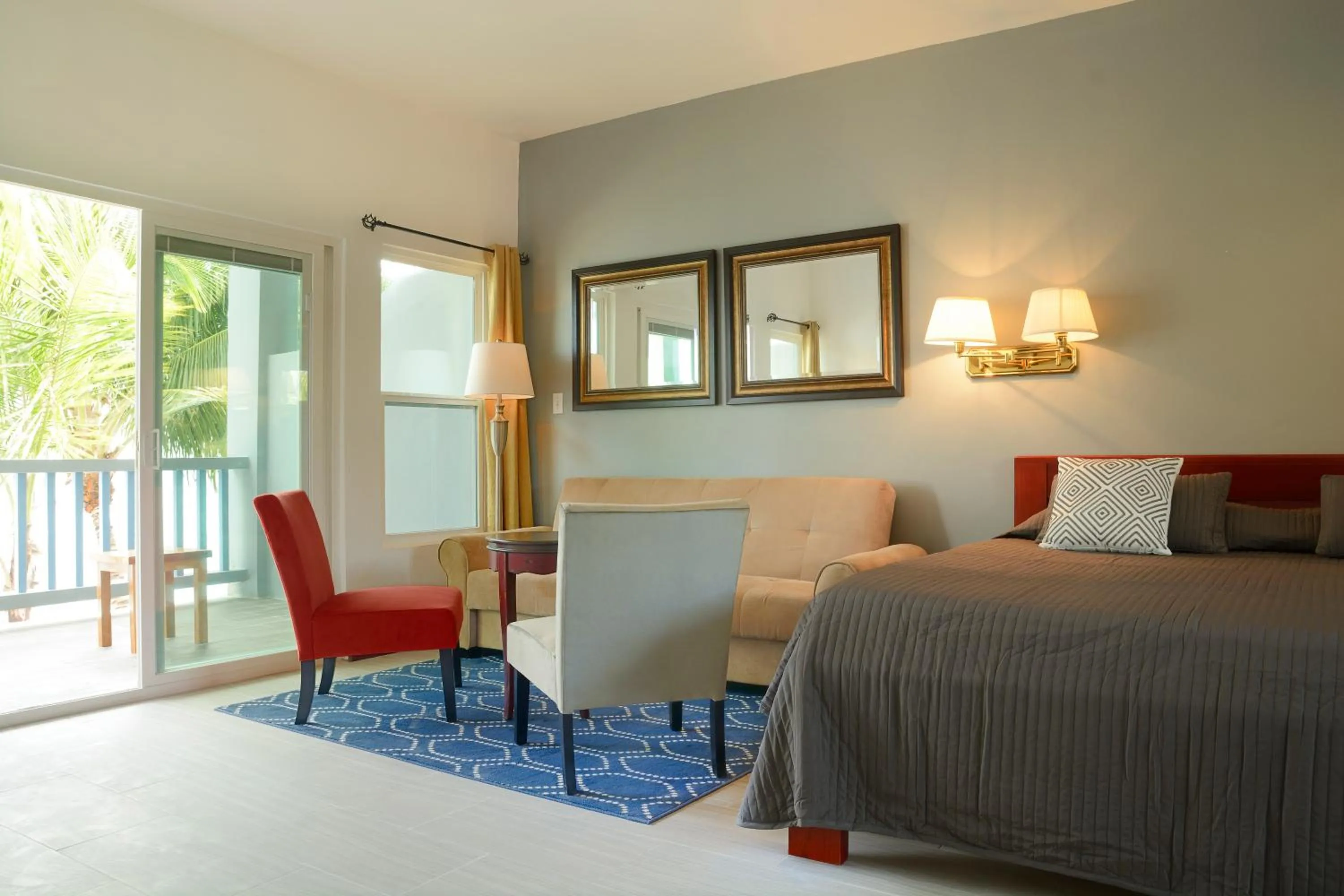 Sea view, Bed in Parrot Cove Lodge