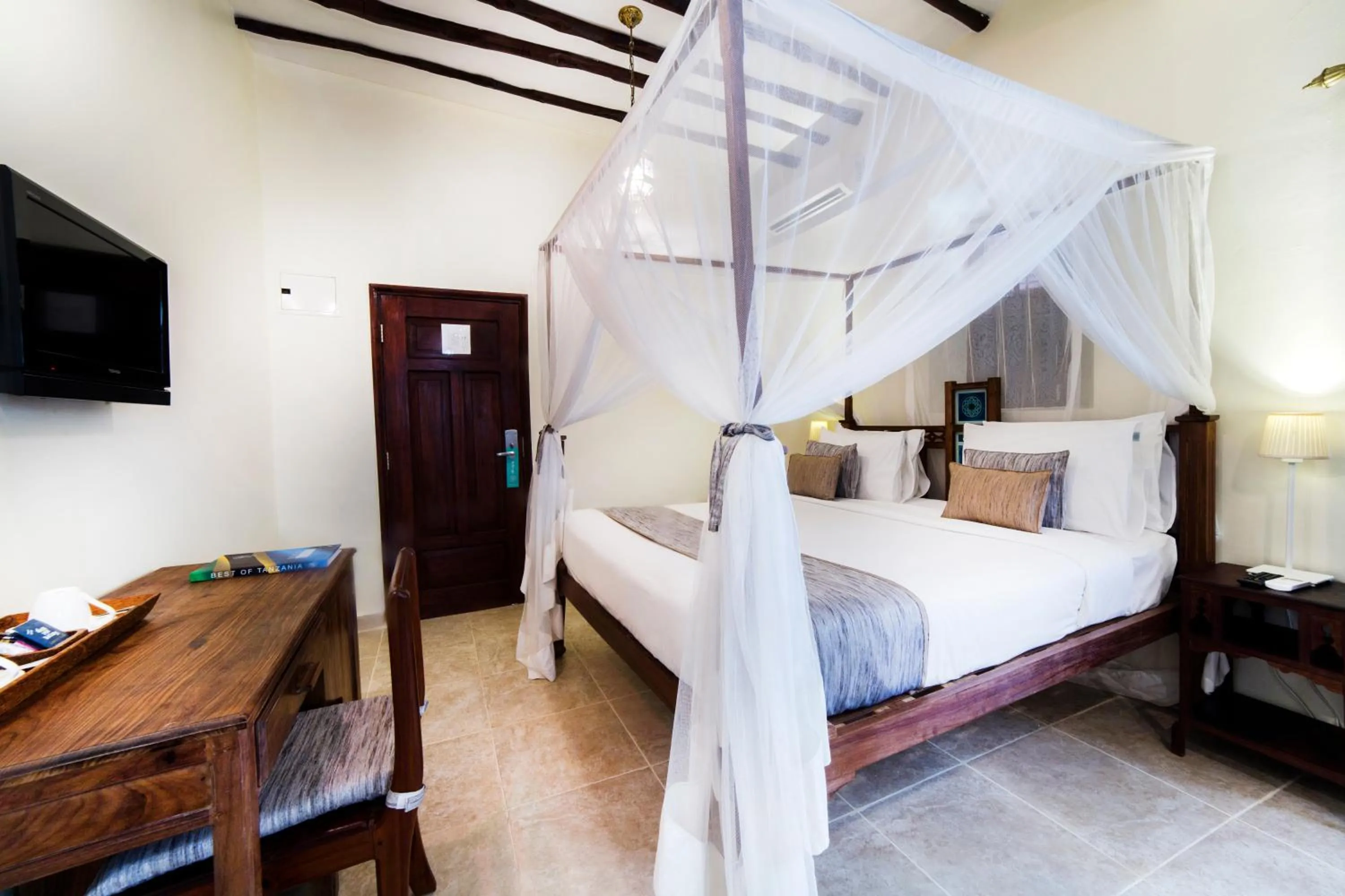 Photo of the whole room, Bed in Maru Maru Hotel