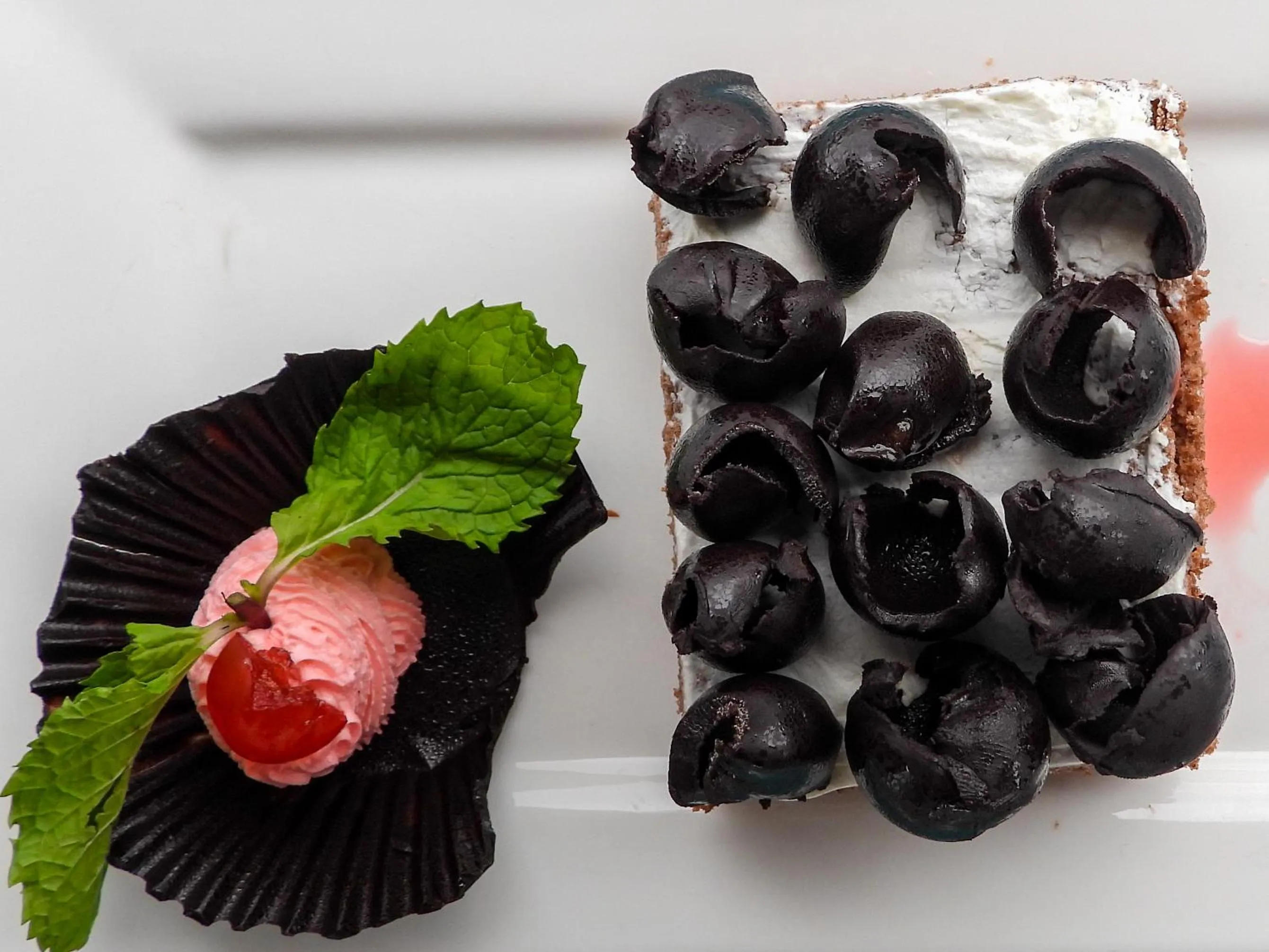 Restaurant/places to eat in Maru Maru Hotel