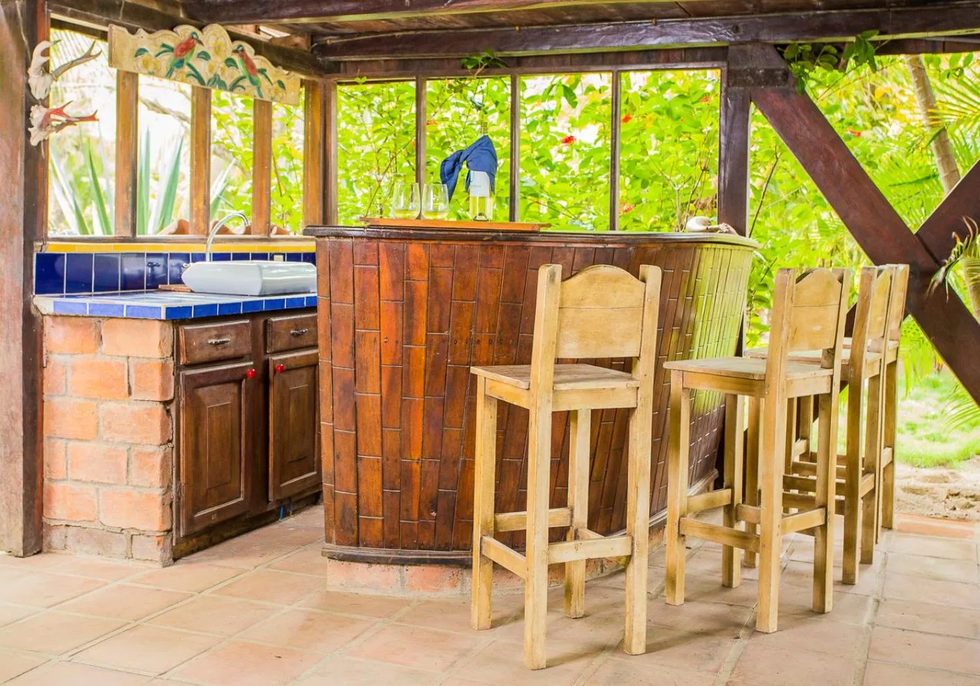 Lounge or bar in Redwood Beach Resort