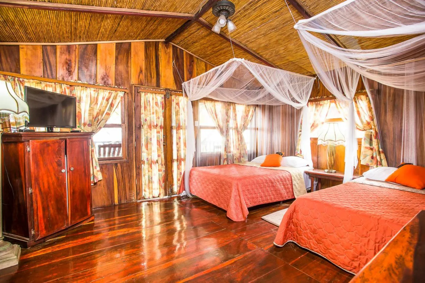 Photo of the whole room, Bed in Redwood Beach Resort