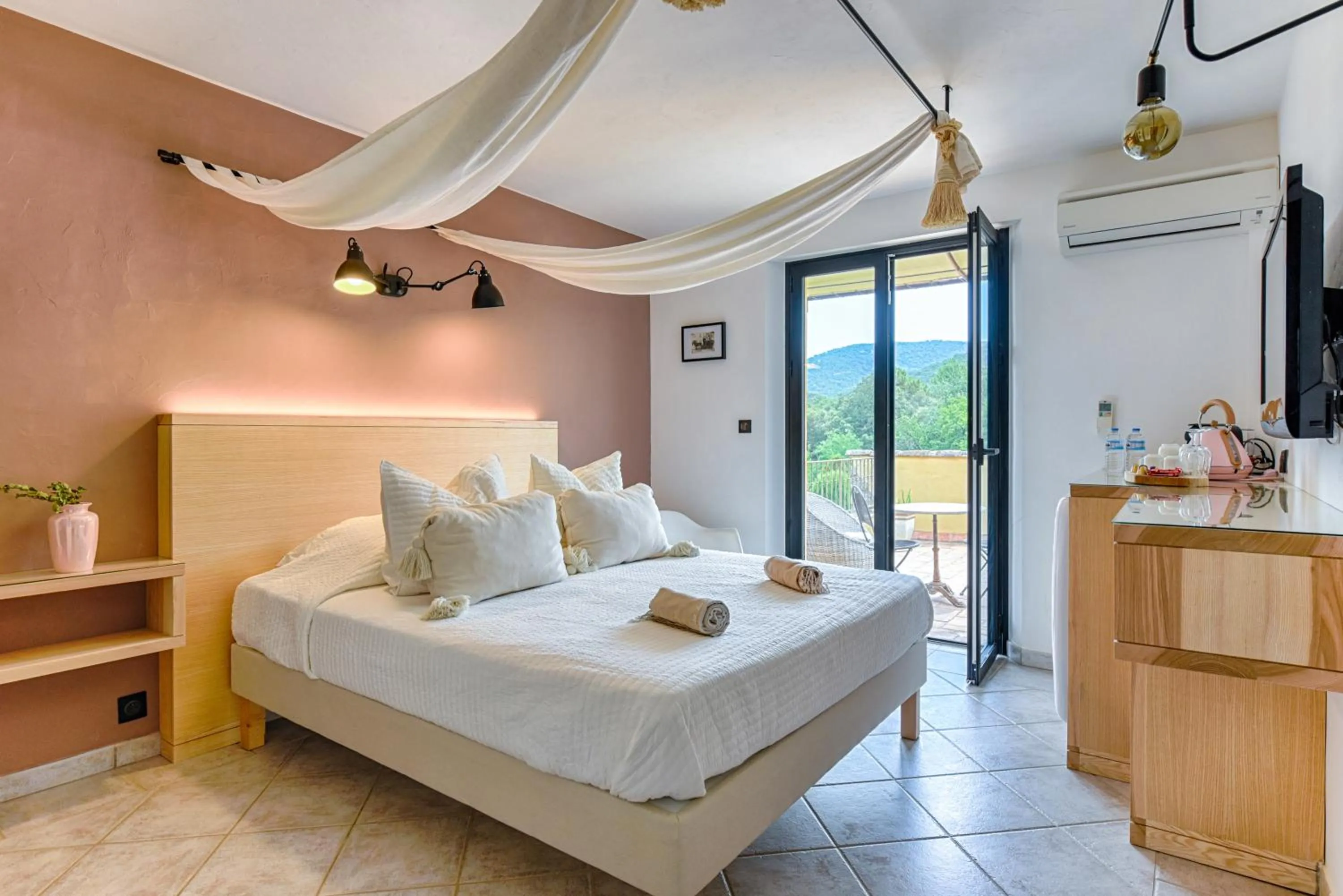 Bedroom, Bed in La Bergerie