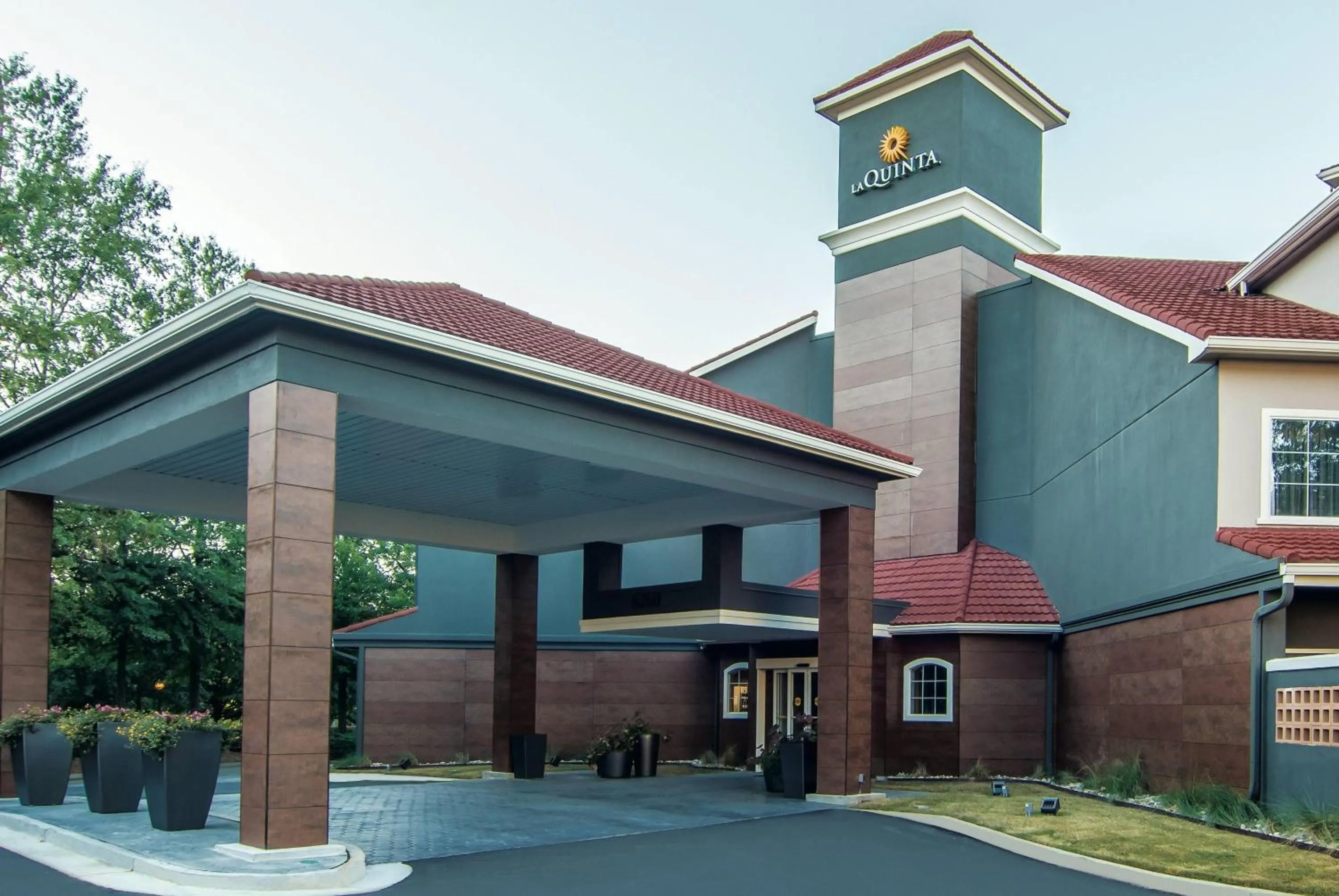 Property building in La Quinta by Wyndham Atlanta Perimeter Medical