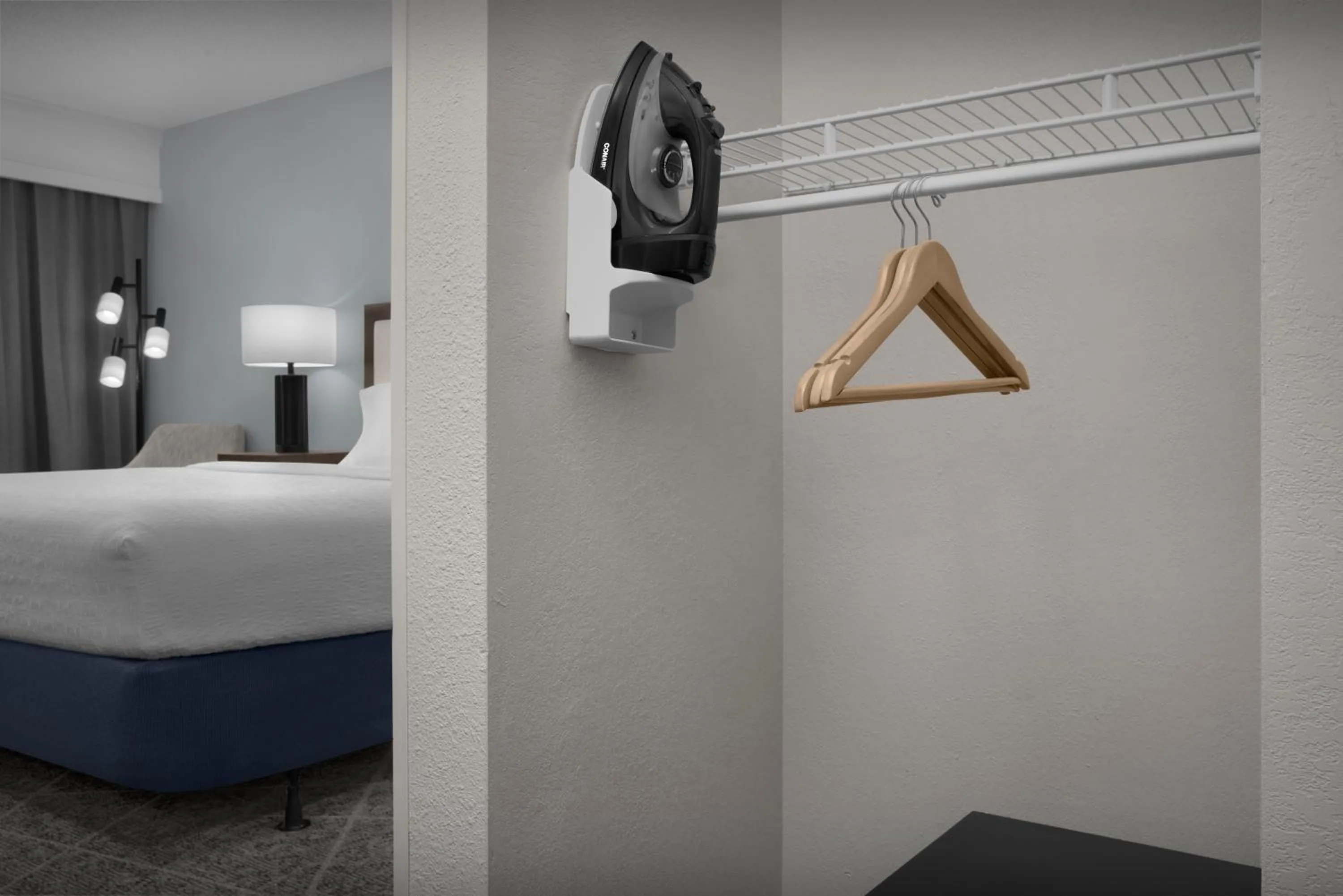 Bathroom, Bed in Hampton Inn Fort Lauderdale Downtown Las Olas Area