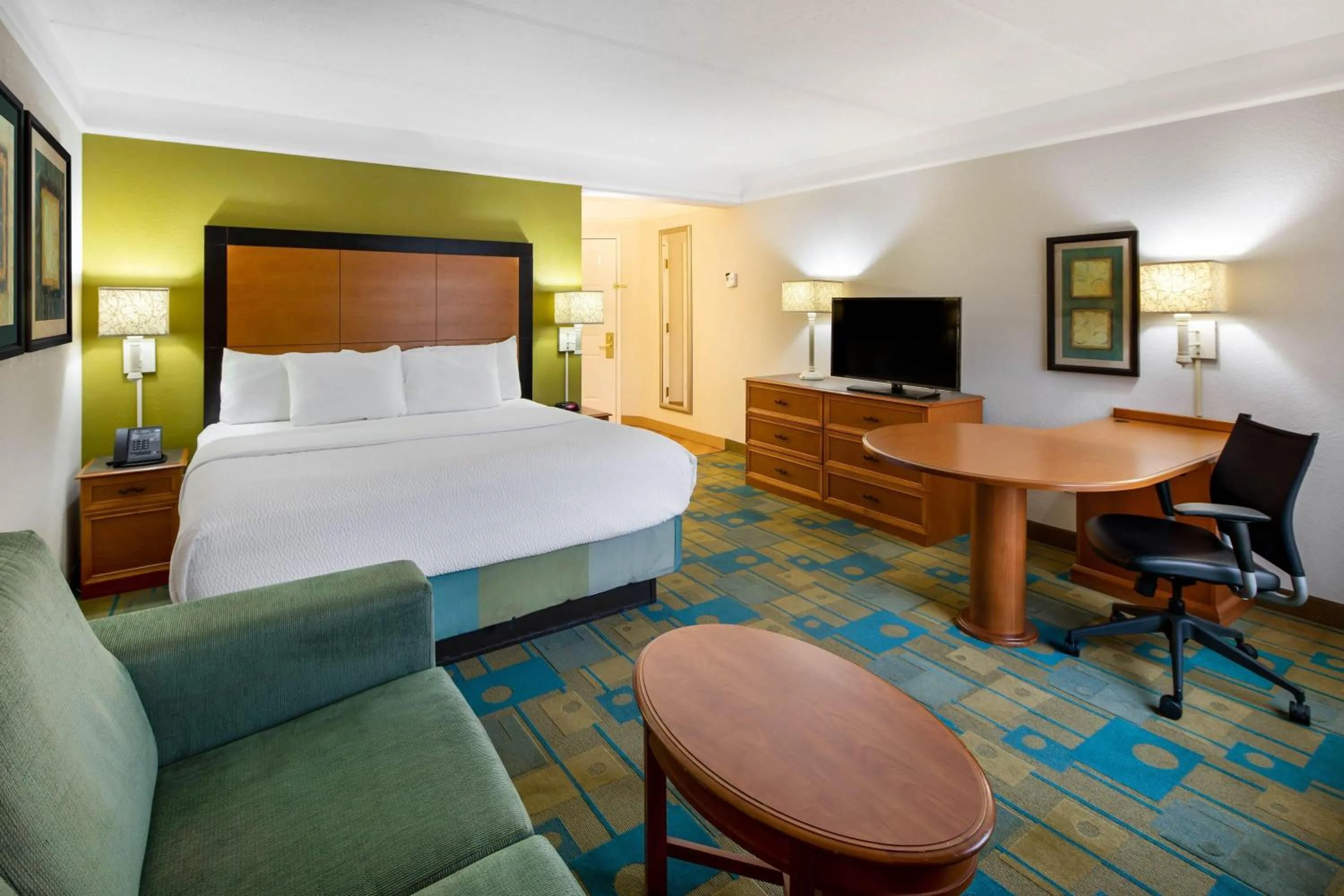 Photo of the whole room, Bed in La Quinta by Wyndham Haywood Mall-Near Greenville Downtown