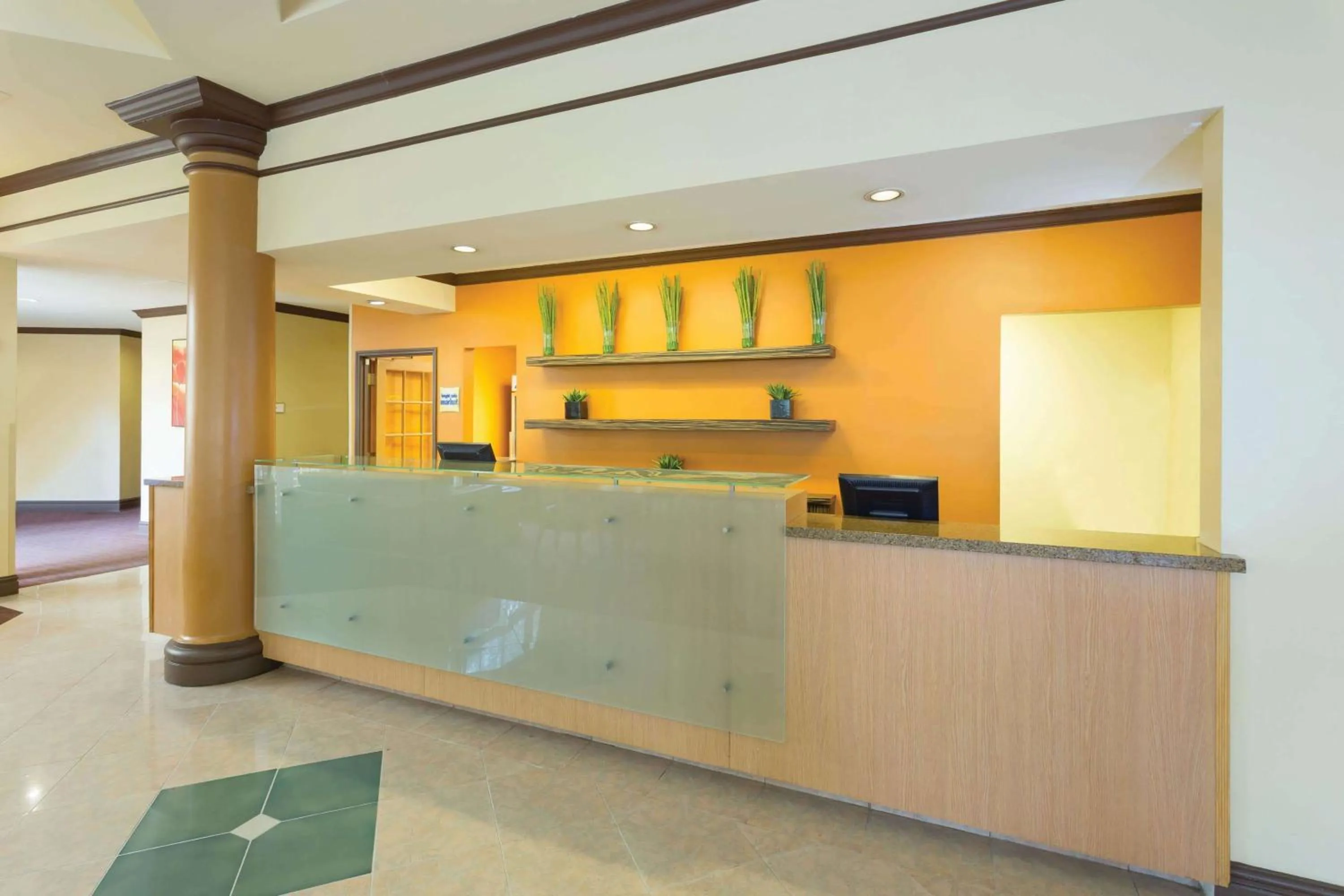 Lobby or reception in La Quinta by Wyndham Raleigh/Durham Southpoint