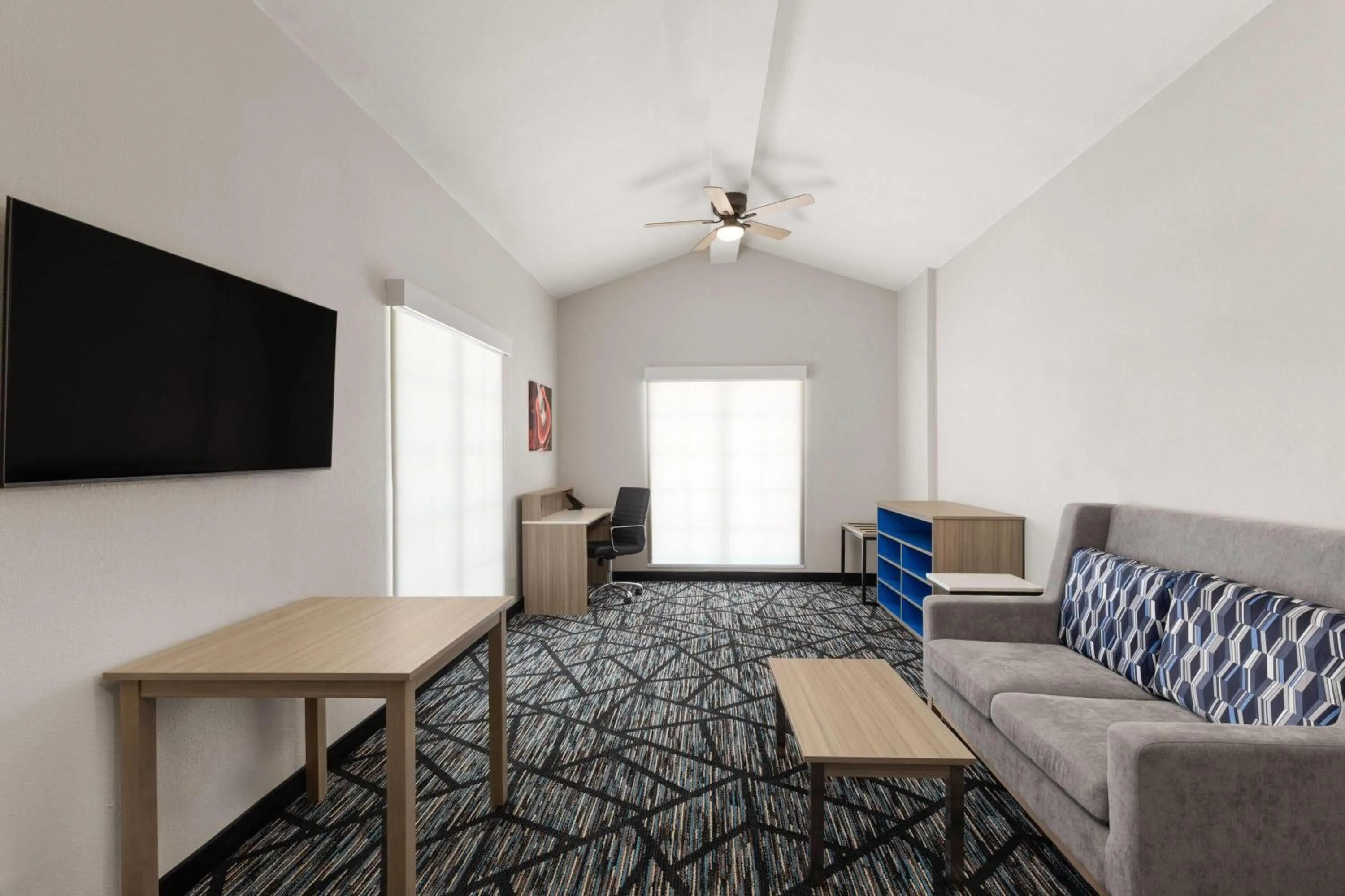 Photo of the whole room in La Quinta Inn by Wyndham Nashville South