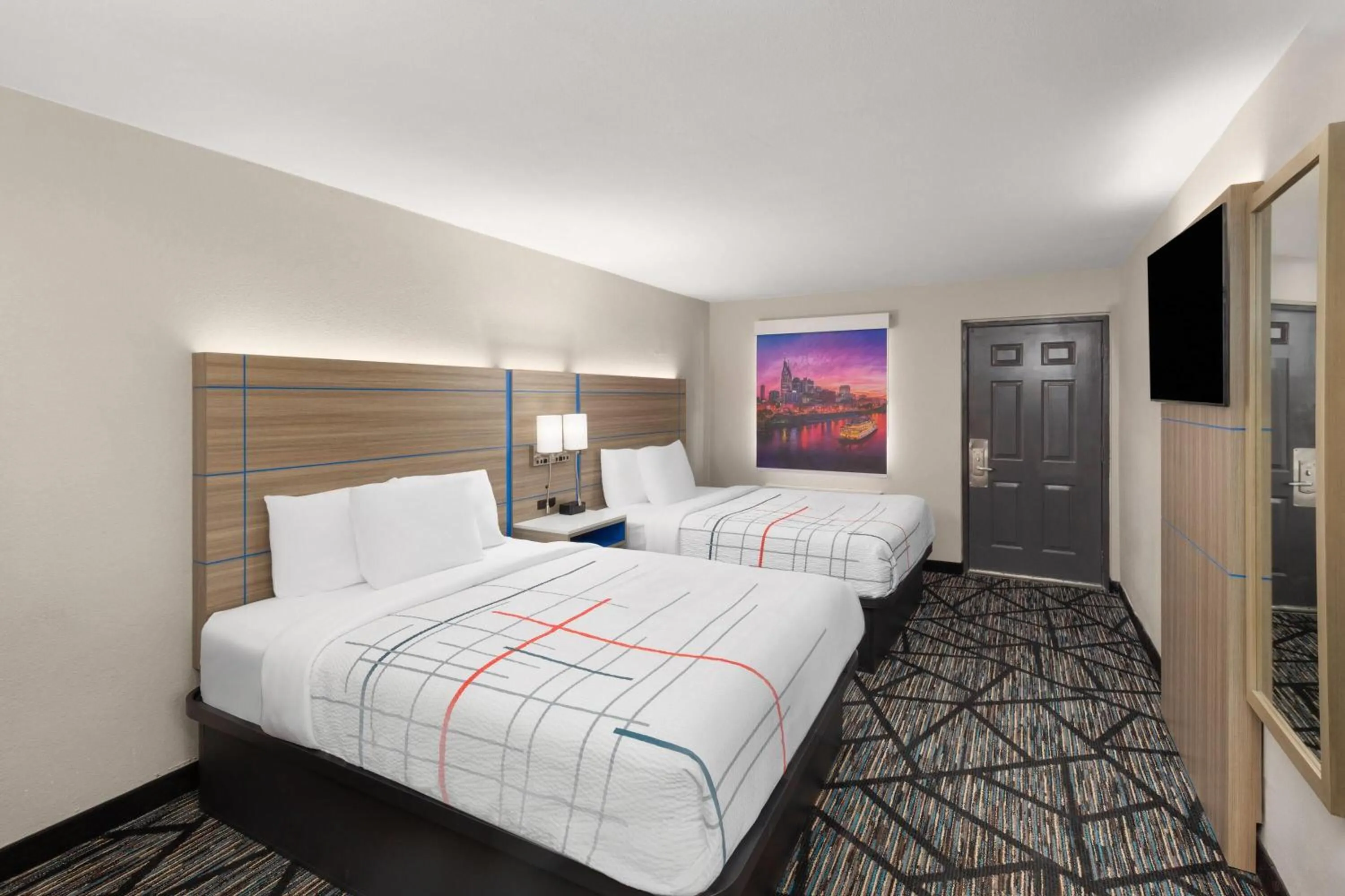 Photo of the whole room, Bed in La Quinta Inn by Wyndham Nashville South