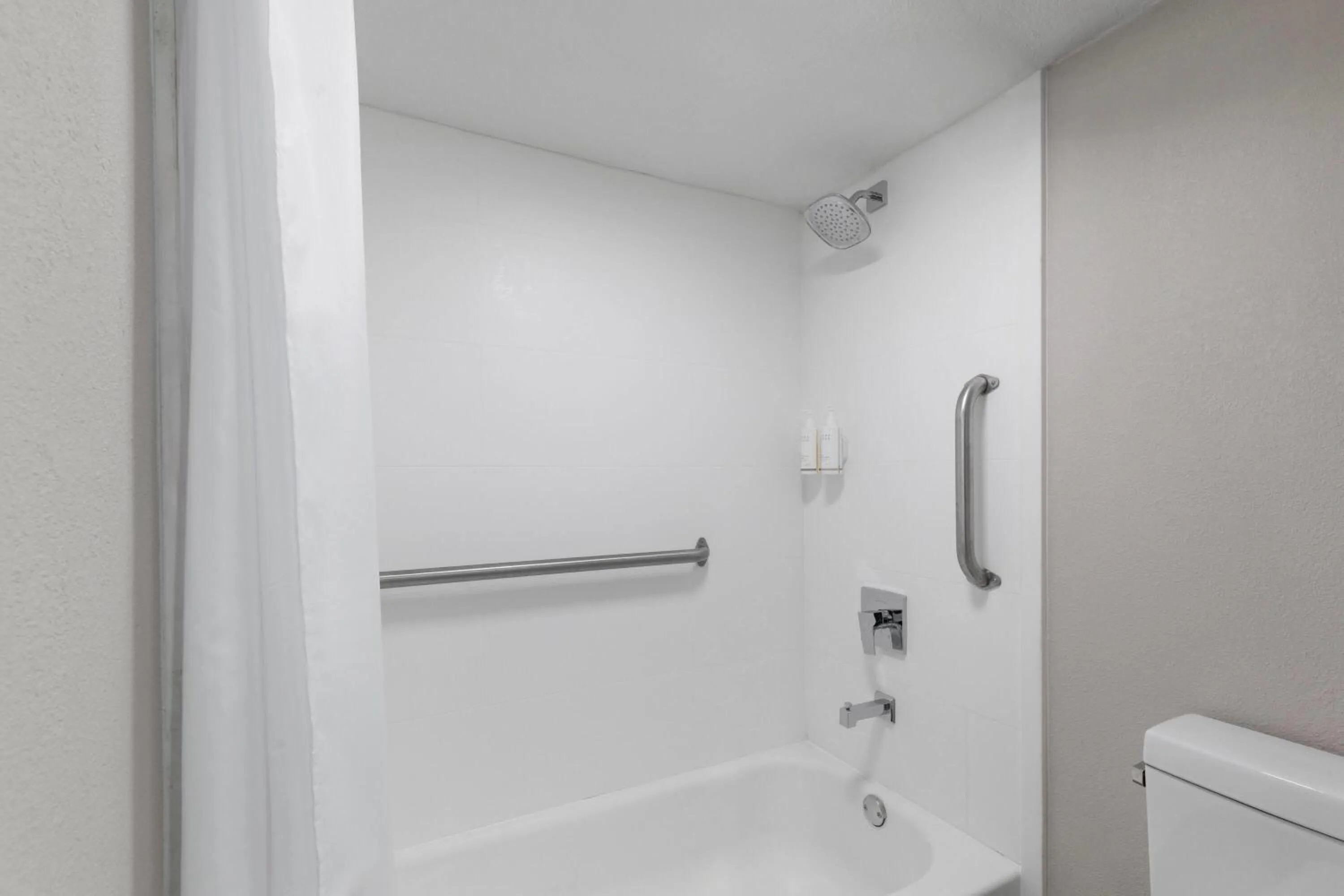 Bathroom in La Quinta Inn by Wyndham Nashville South