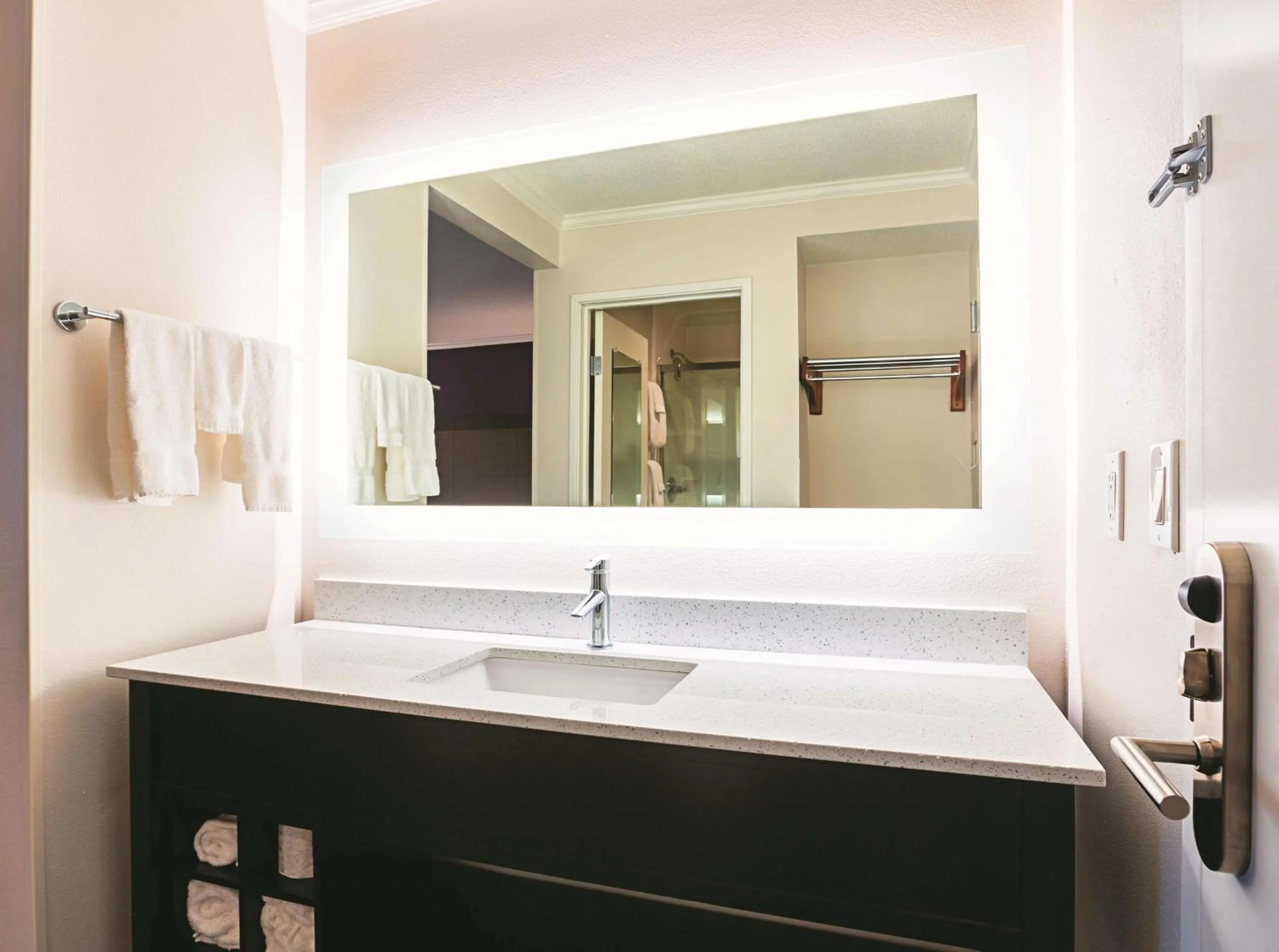 Photo of the whole room in La Quinta by Wyndham Atlanta Midtown - Buckhead