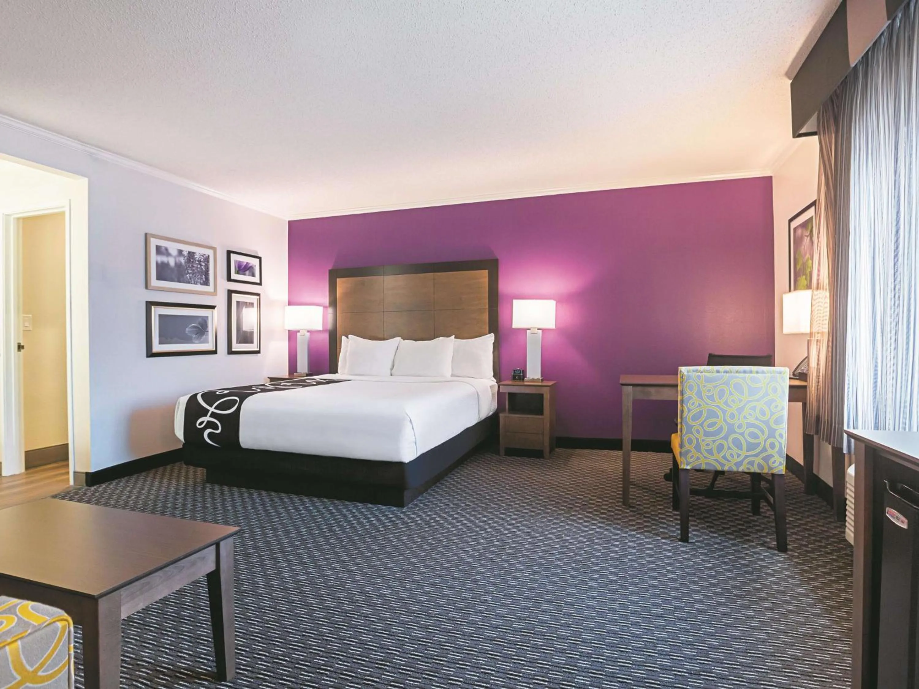 Photo of the whole room, Bed in La Quinta by Wyndham Atlanta Midtown - Buckhead