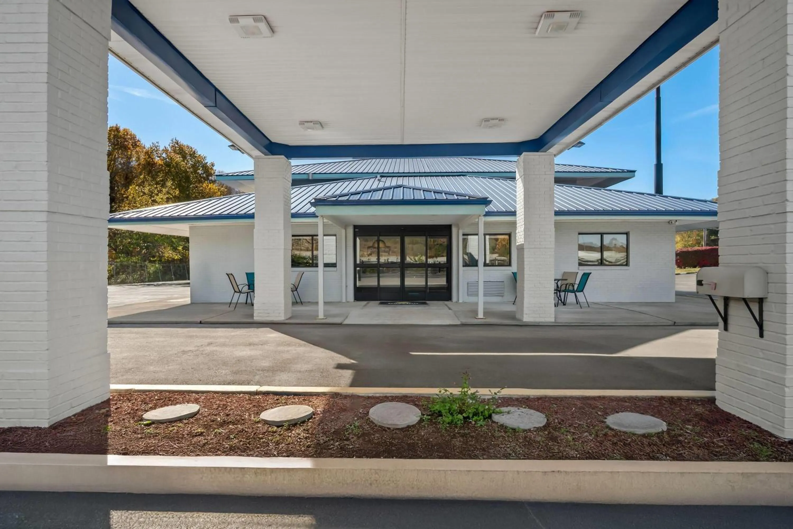Property building in Days Inn by Wyndham Renfro Valley Mount Vernon