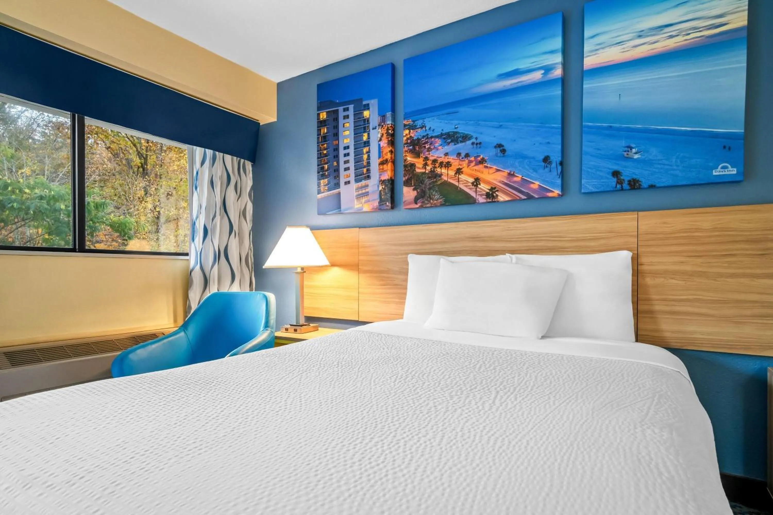 Bed in Days Inn by Wyndham Renfro Valley Mount Vernon