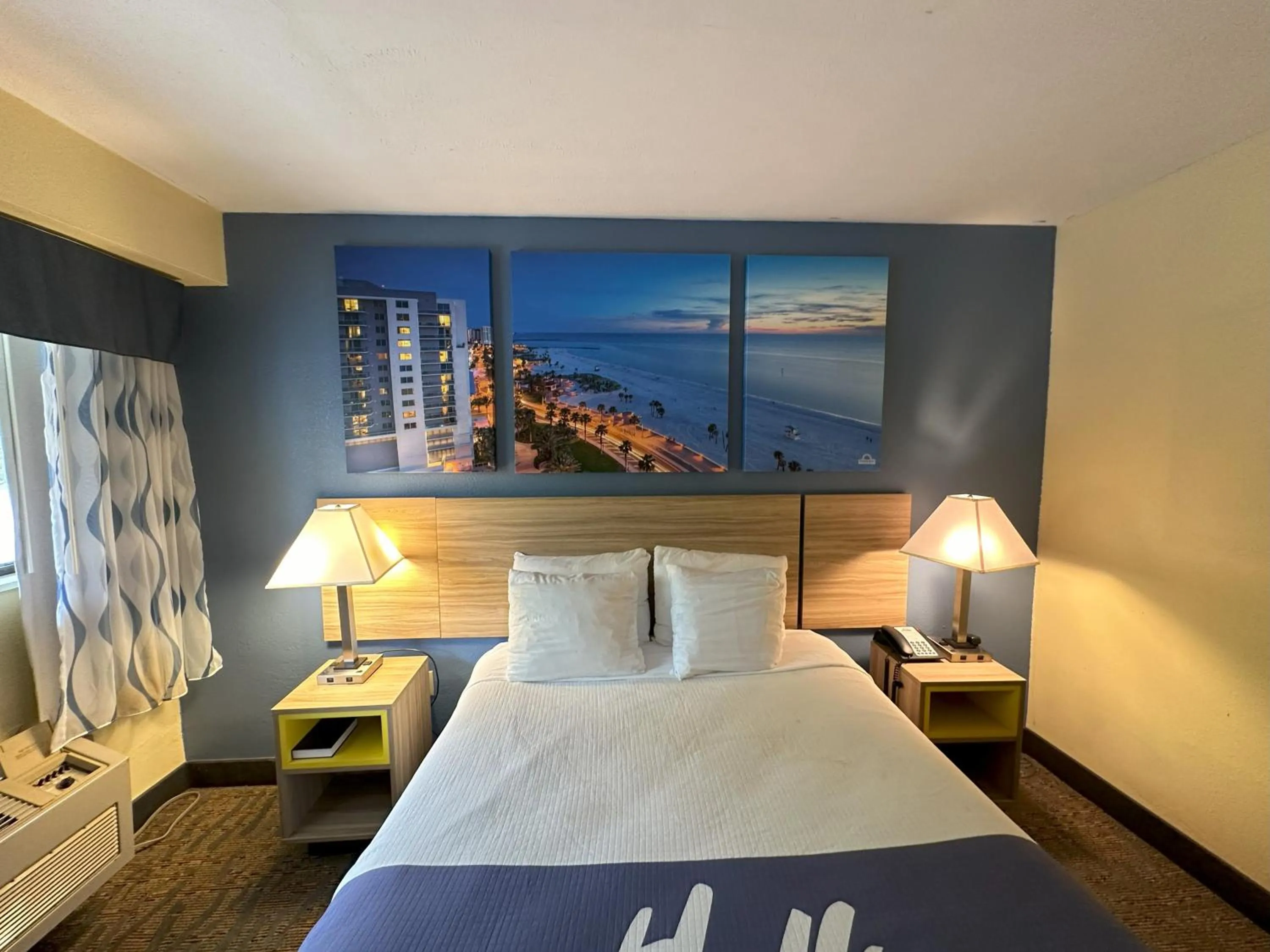 Bed in Days Inn by Wyndham Renfro Valley Mount Vernon