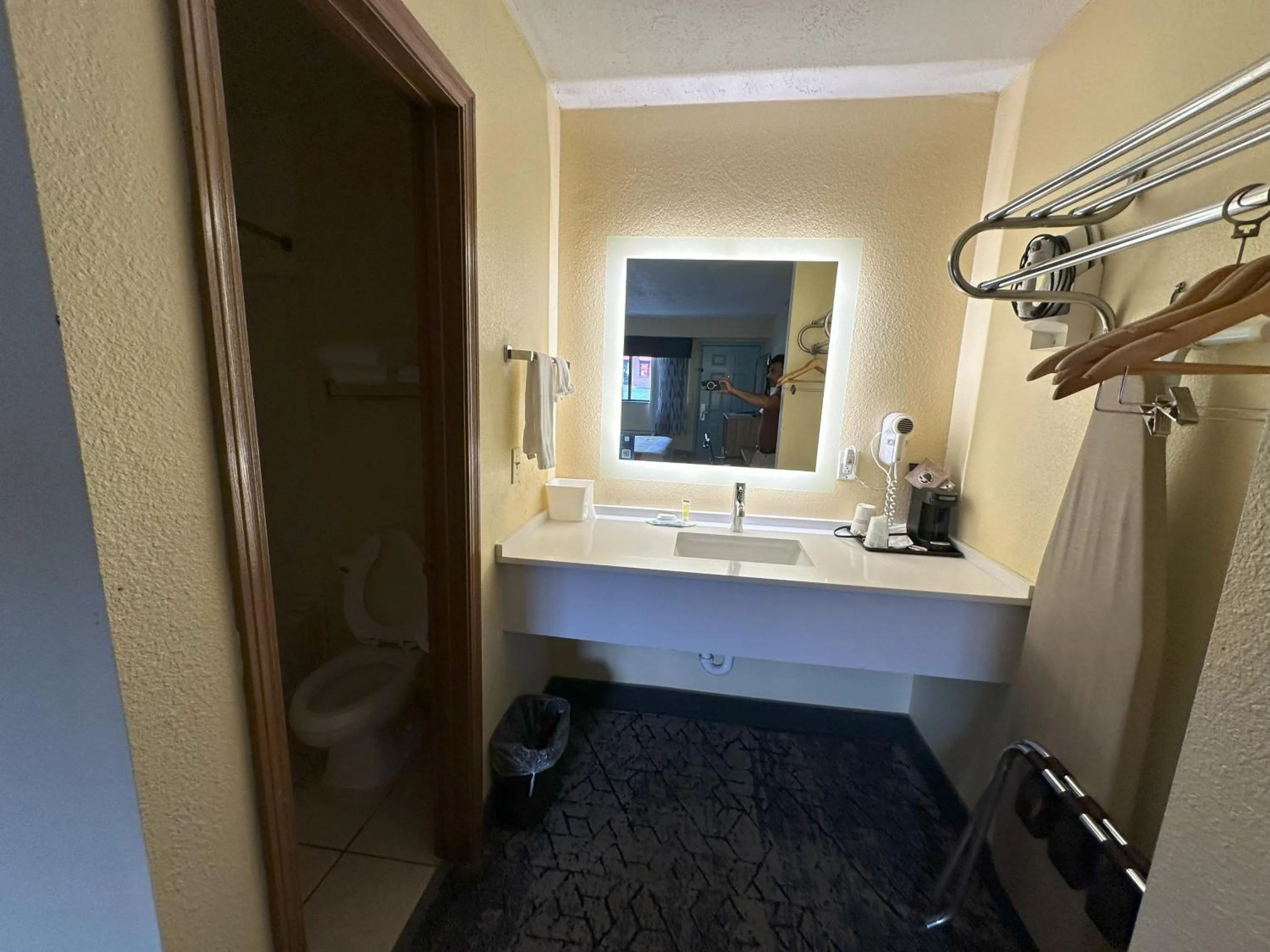 Bathroom in Days Inn by Wyndham Renfro Valley Mount Vernon