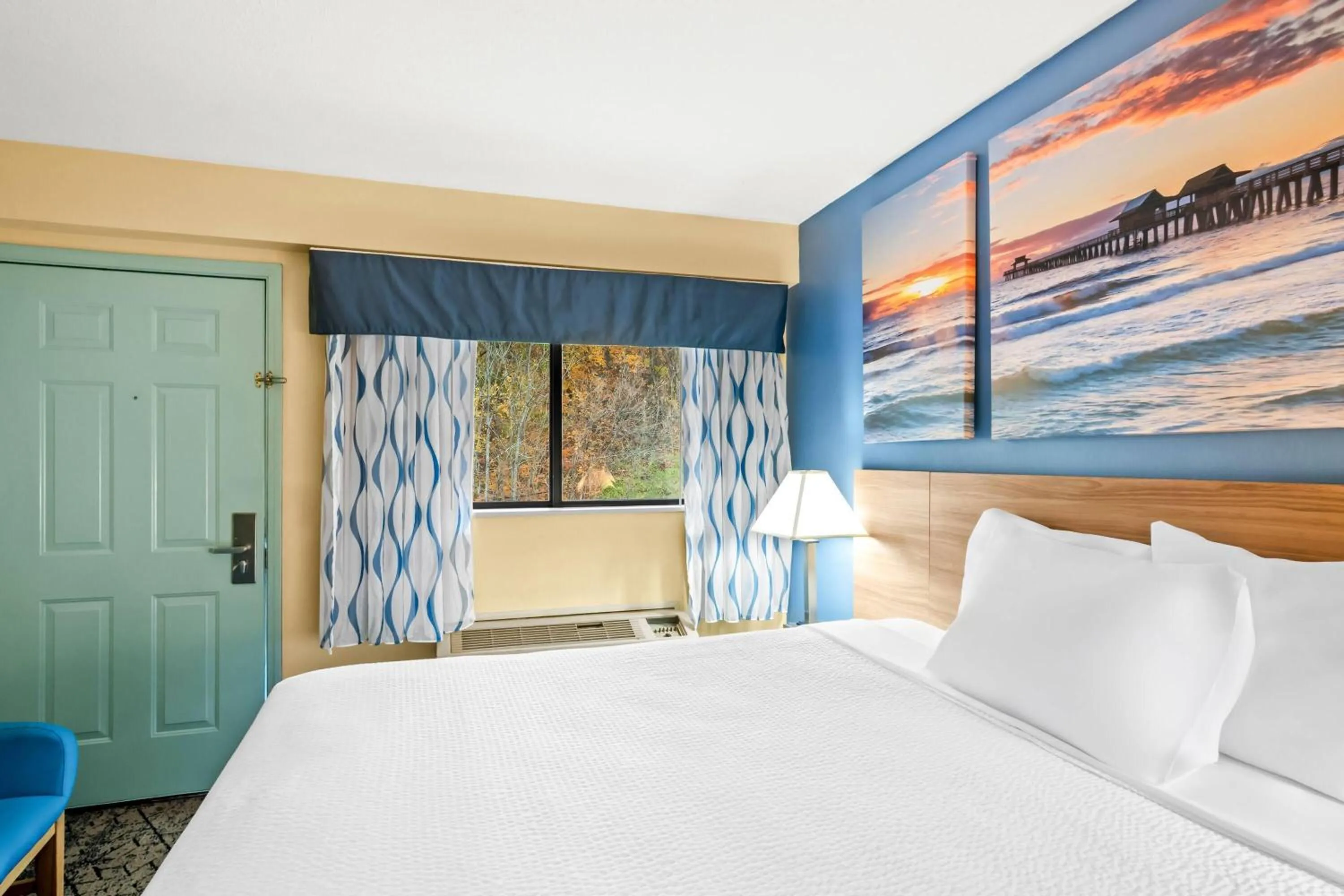 Bed in Days Inn by Wyndham Renfro Valley Mount Vernon