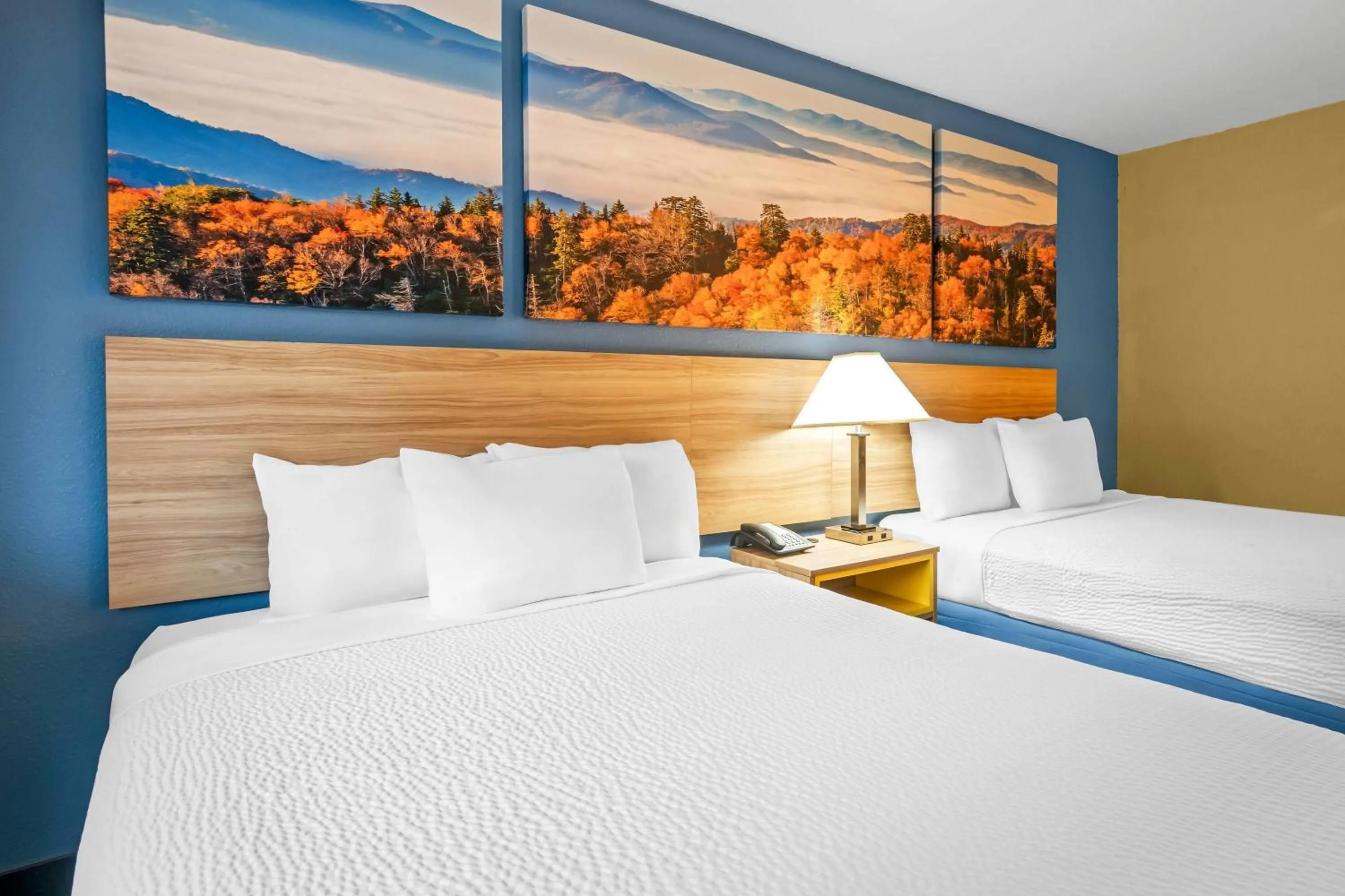 Bed in Days Inn by Wyndham Renfro Valley Mount Vernon