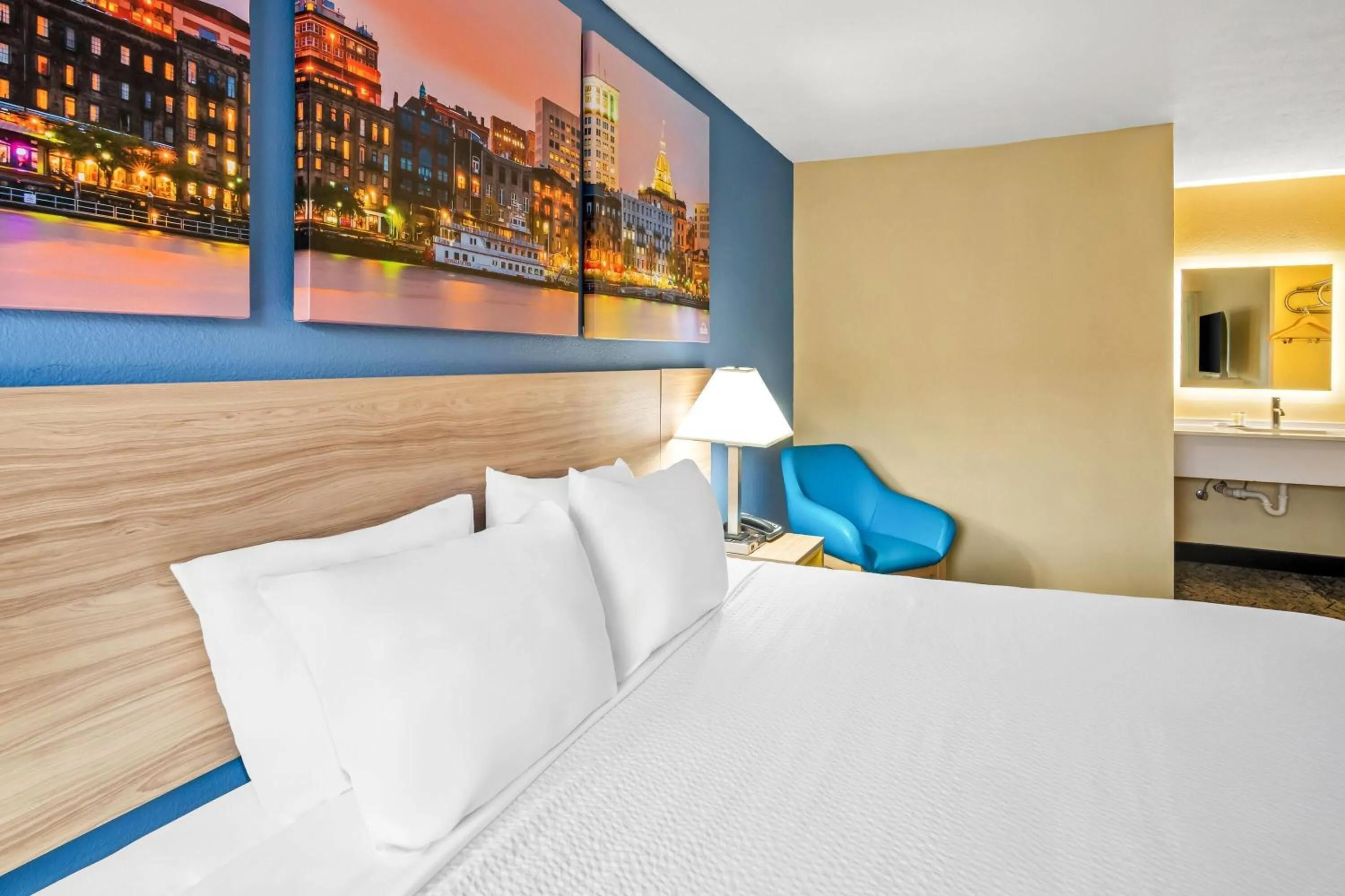 Bed in Days Inn by Wyndham Renfro Valley Mount Vernon