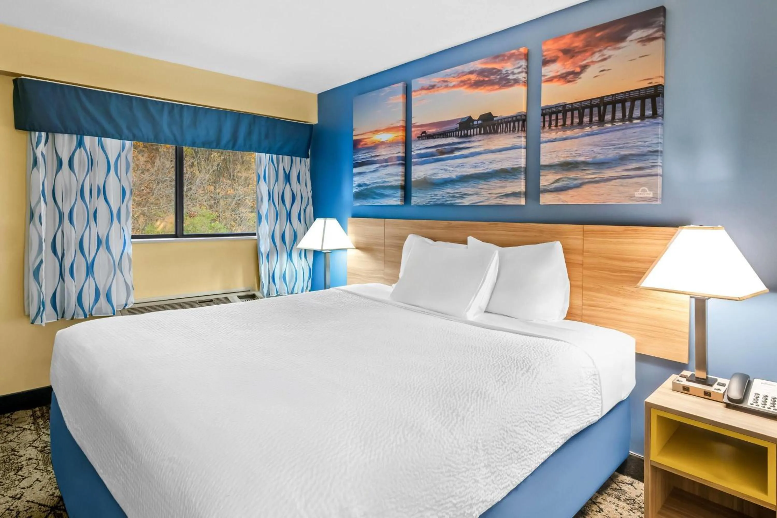 Bed in Days Inn by Wyndham Renfro Valley Mount Vernon