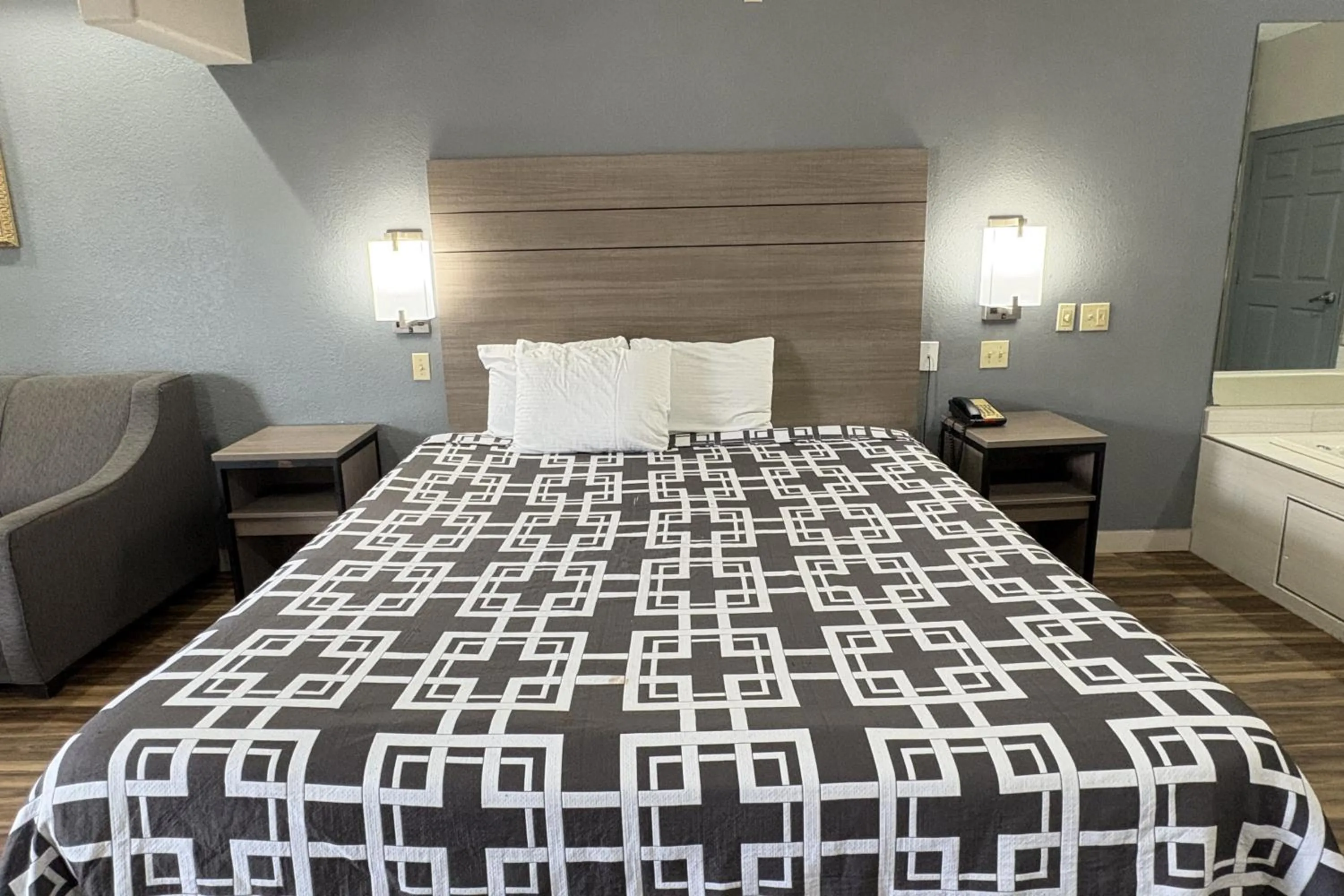 Bedroom, Bed in Regency Inn & Suites By Capital O Houston IAH Airport
