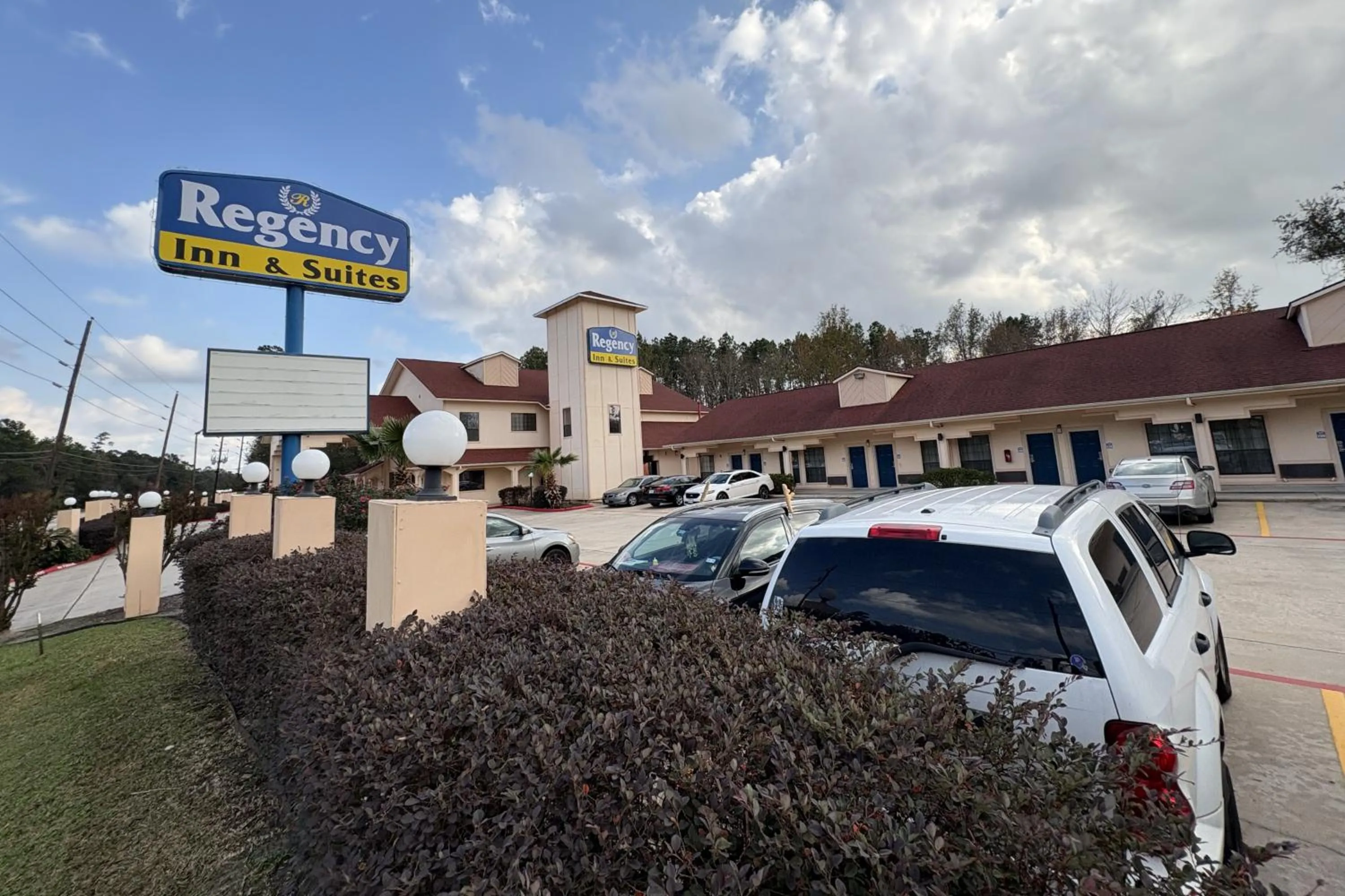 Property building in Regency Inn & Suites By Capital O Houston IAH Airport