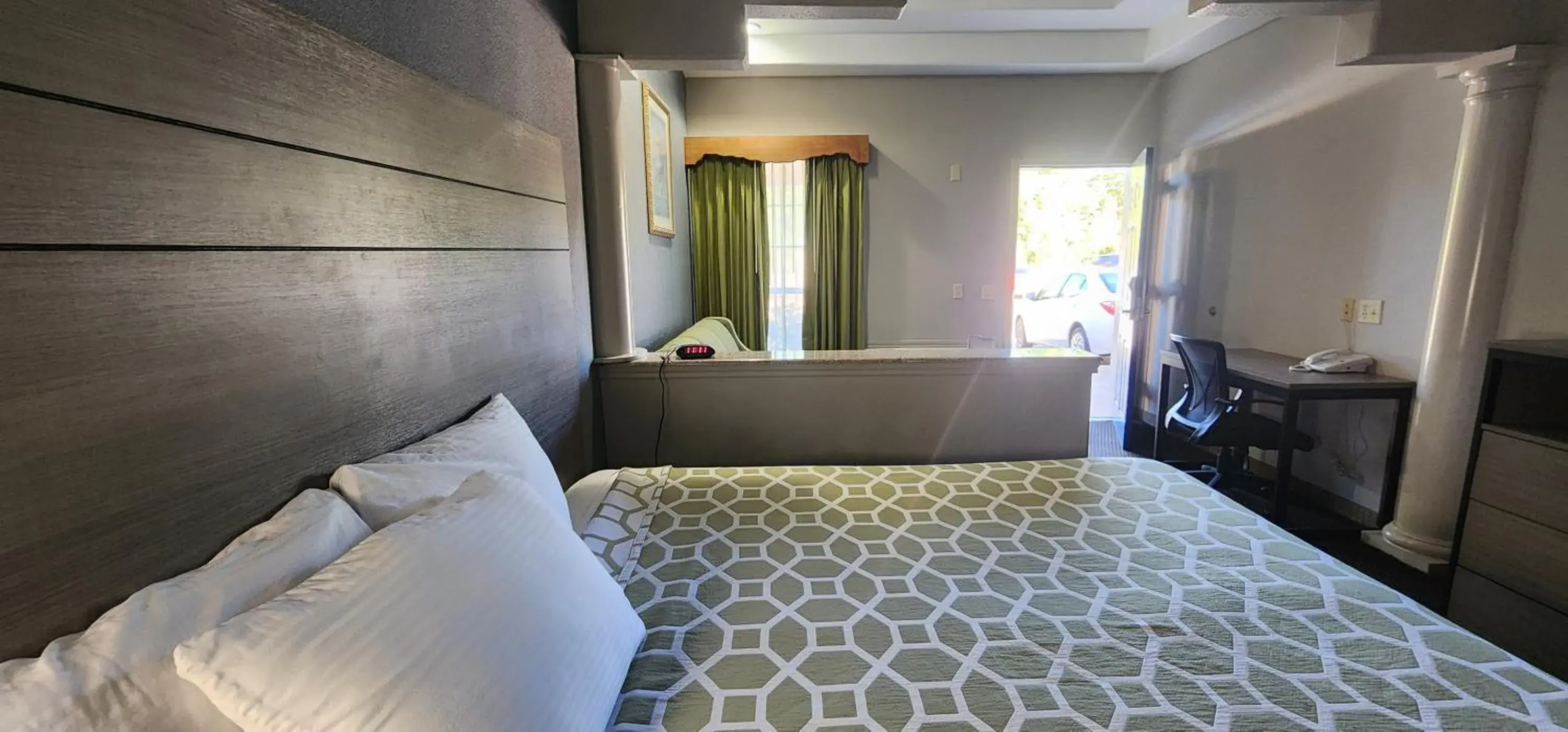 King Bed Smoking with Kitchenette in Regency Inn & Suites By Capital O Houston IAH Airport King Bed Smoking with Kitchenette in Regency Inn & Suites By Capital O Houston IAH Airport