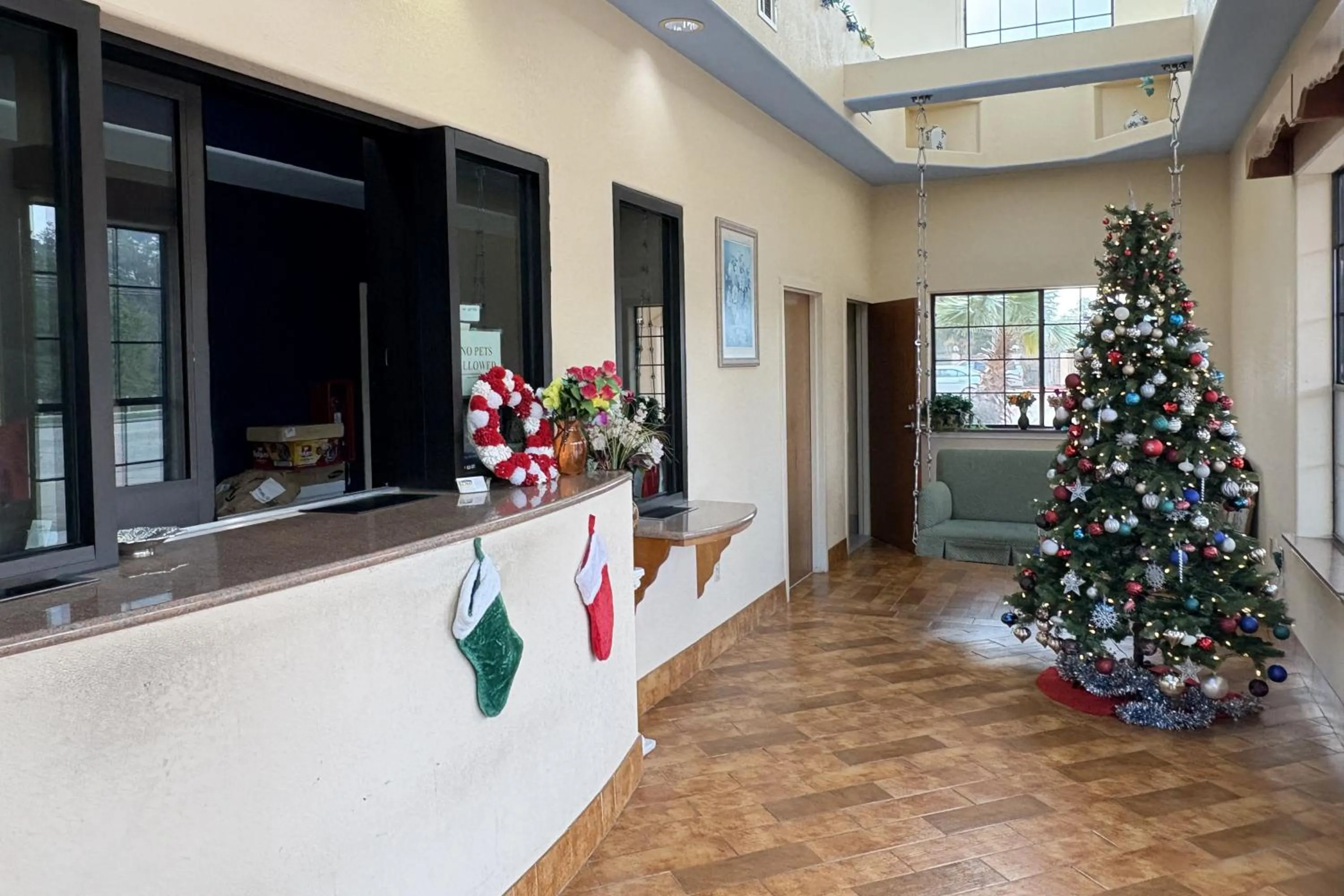 Lobby or reception in Regency Inn & Suites By Capital O Houston IAH Airport