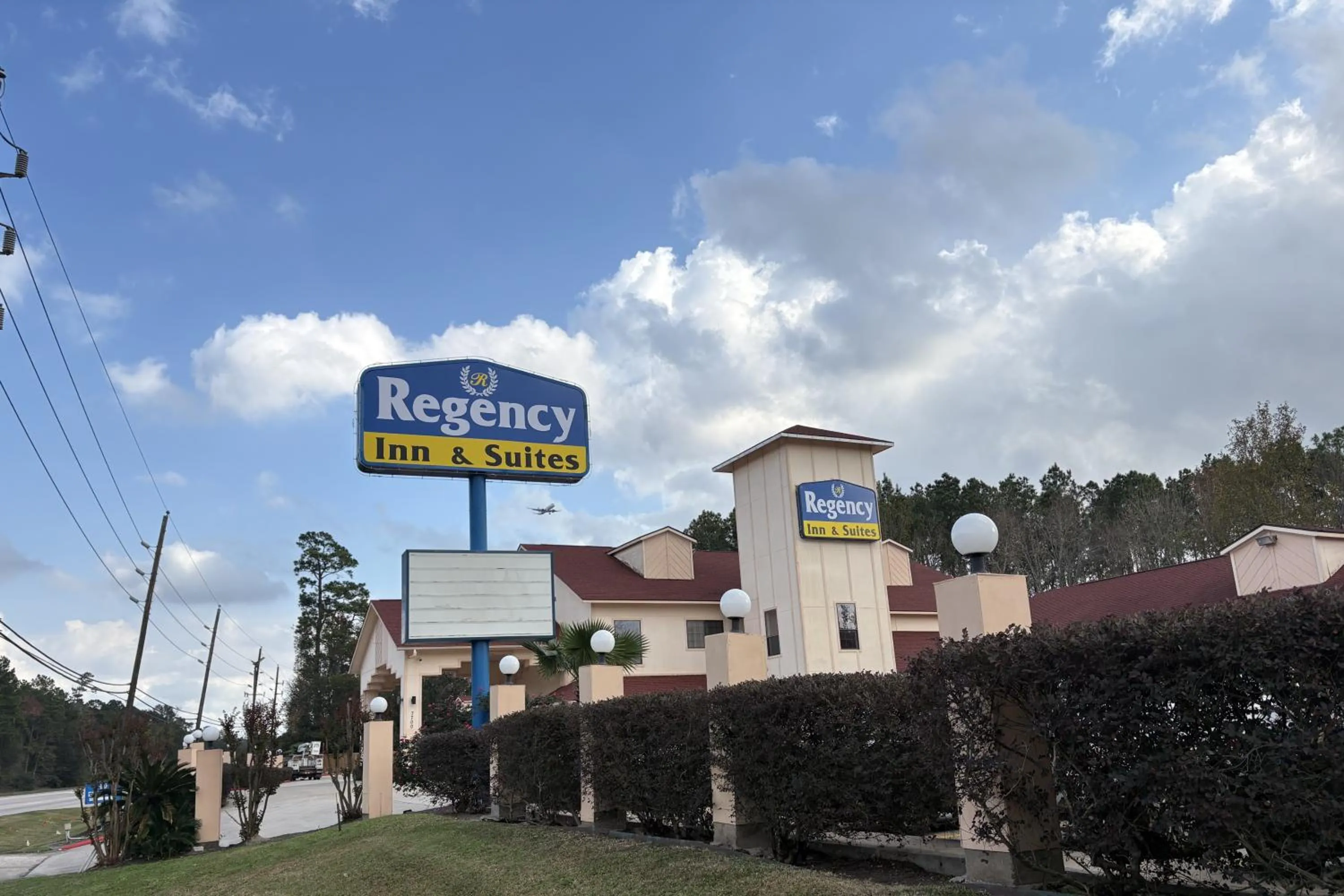 Property building in Regency Inn & Suites By Capital O Houston IAH Airport