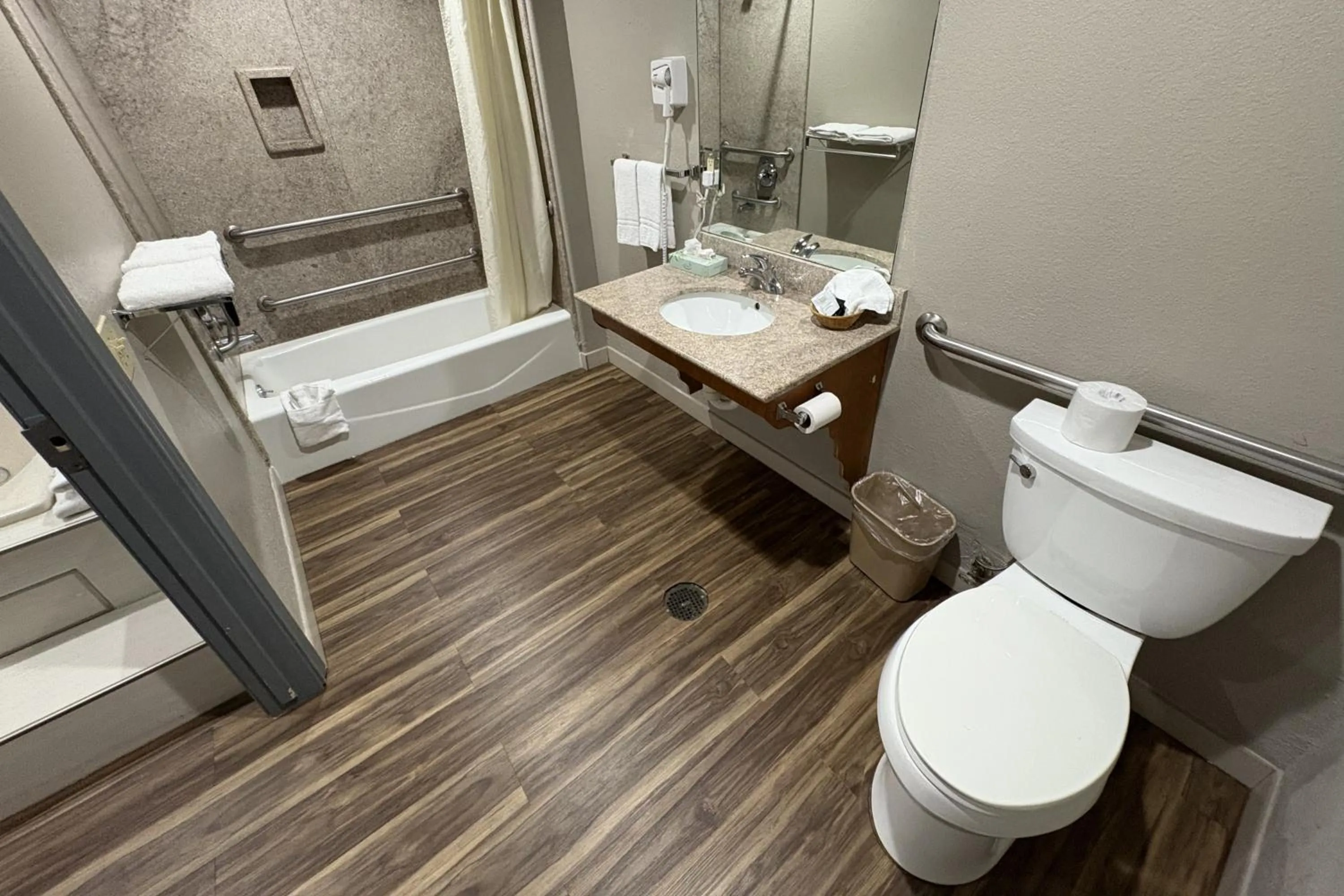 Bathroom in Regency Inn & Suites By Capital O Houston IAH Airport