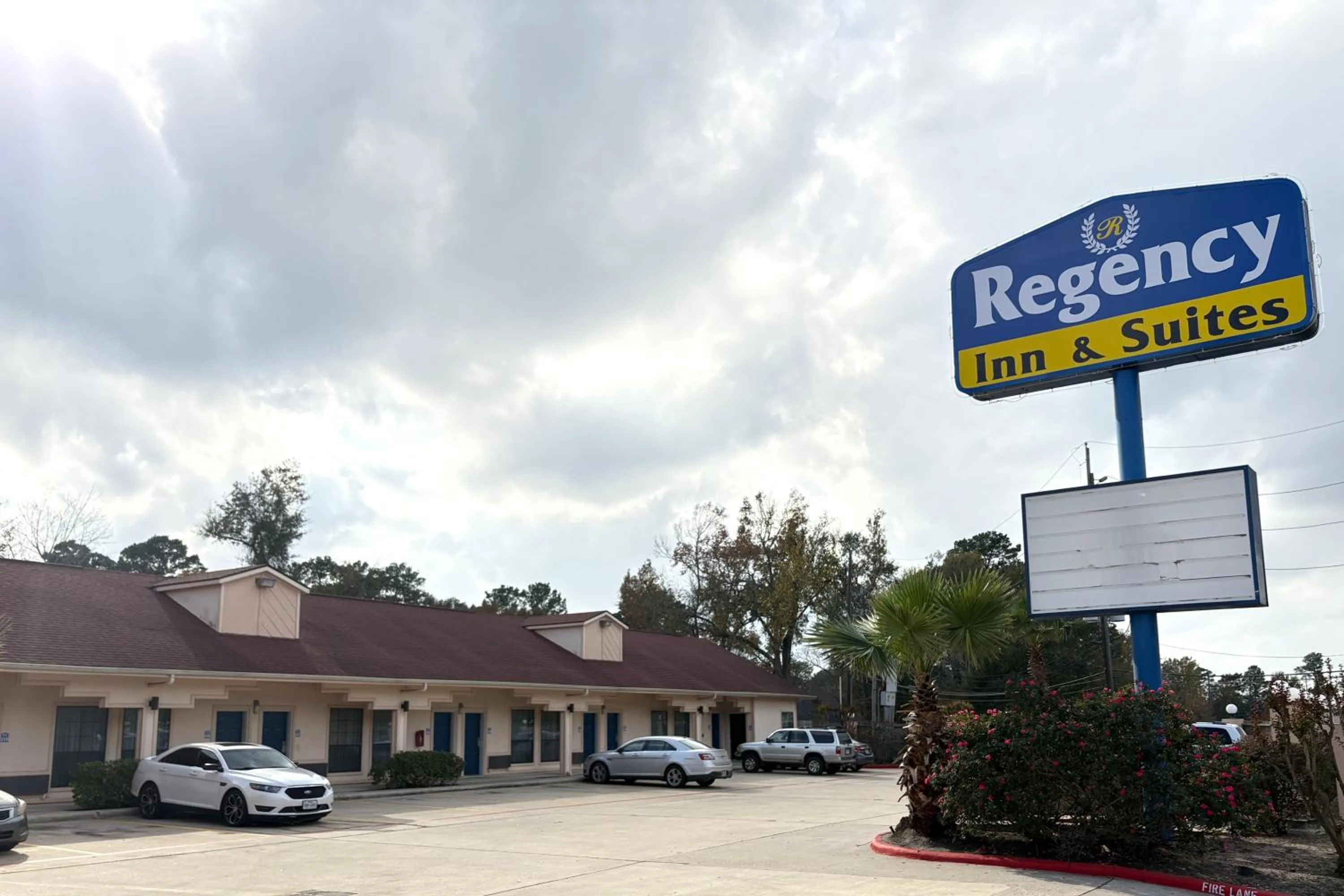 Parking in Regency Inn & Suites By Capital O Houston IAH Airport