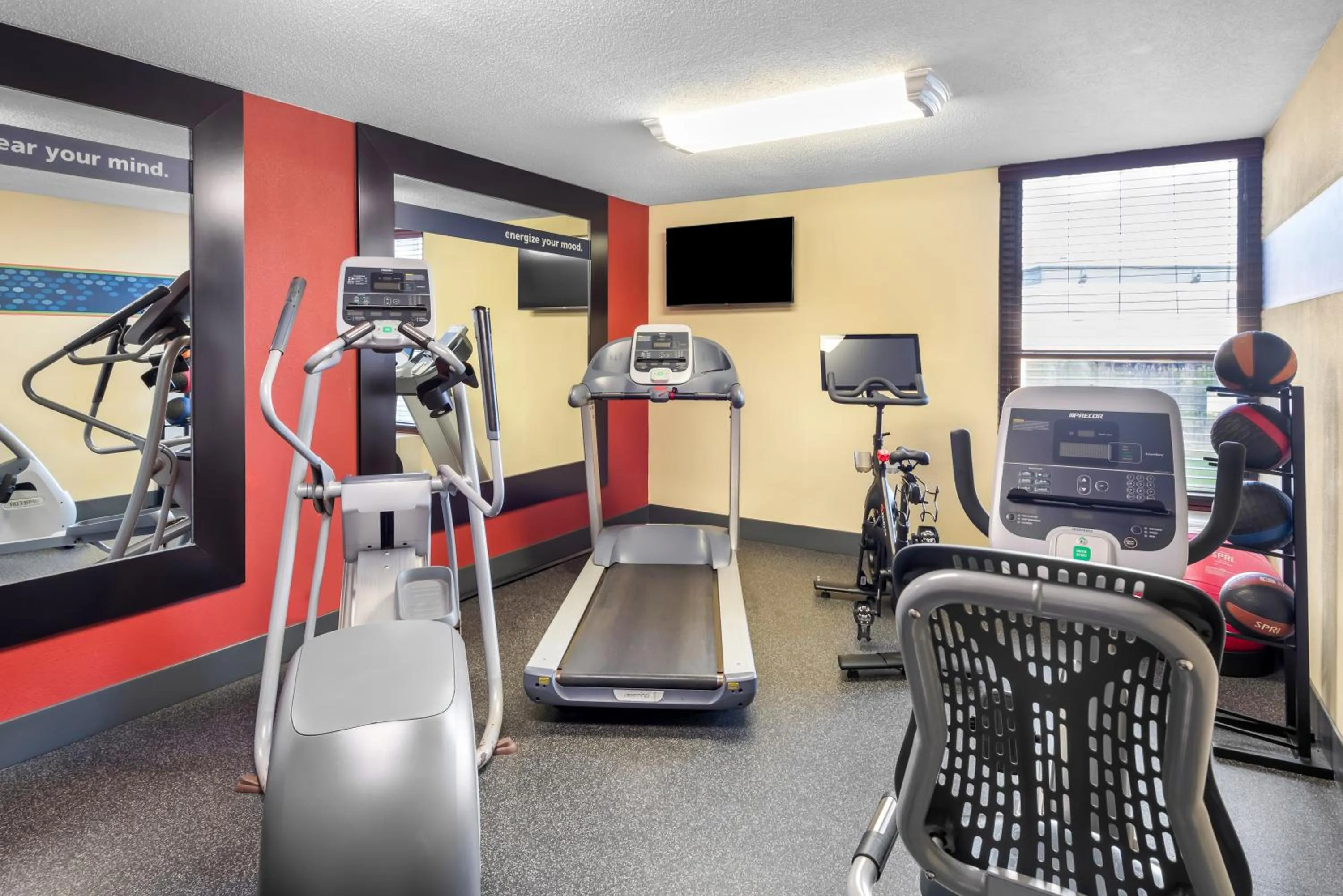 Fitness centre/facilities in Hampton Inn Indianapolis Northeast/Castleton