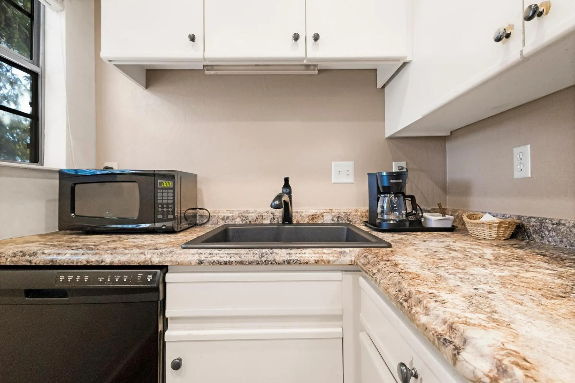 kitchen in Sonora Aladdin Motor Inn