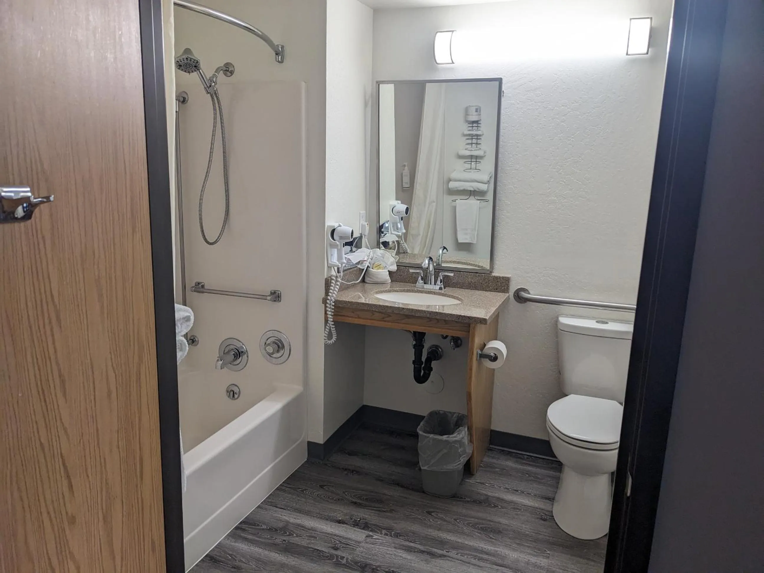 Bathroom in Sonora Aladdin Motor Inn